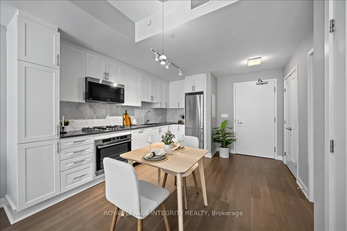 570 De Mazenod Avenue, #403