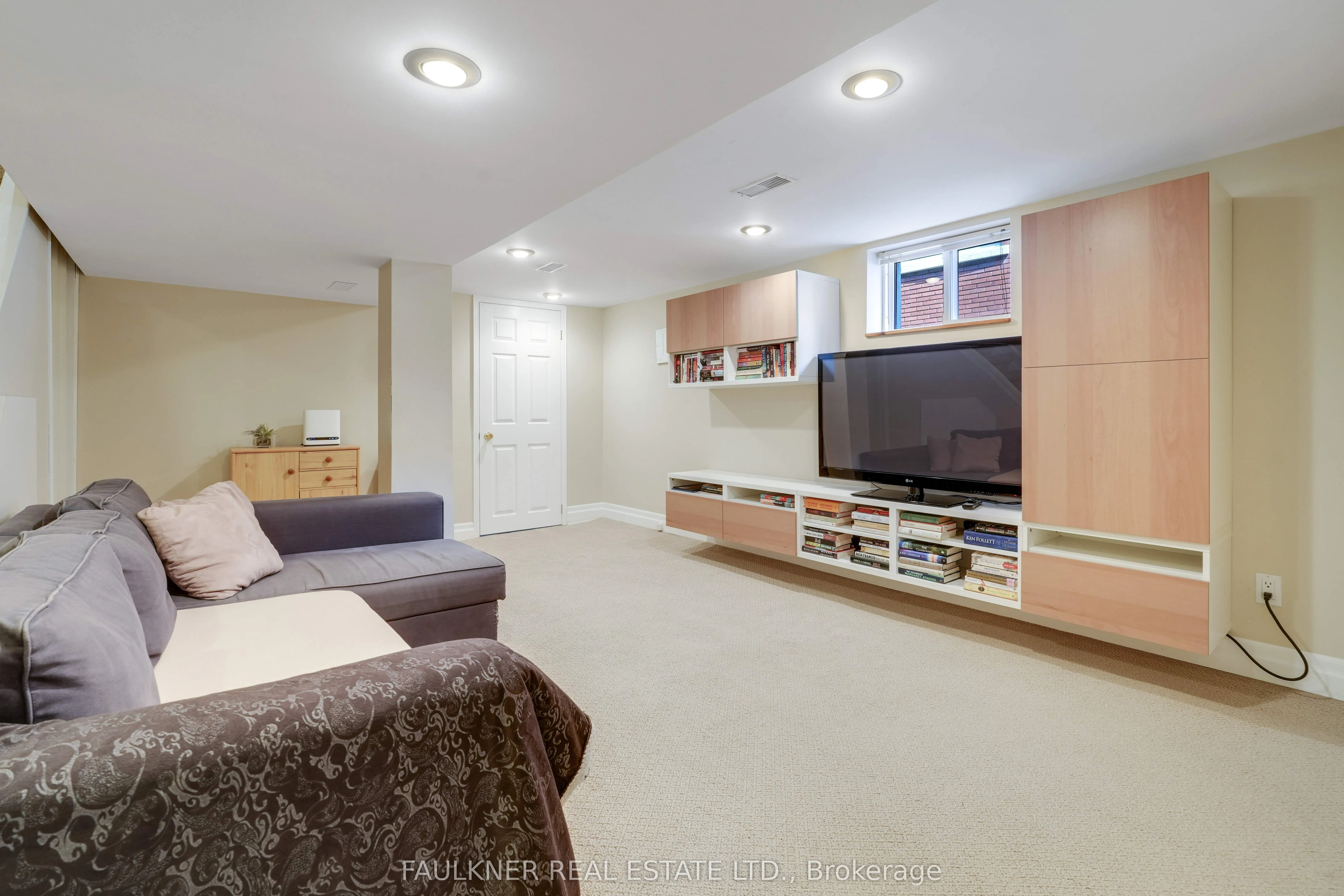 29 Clegg Street N