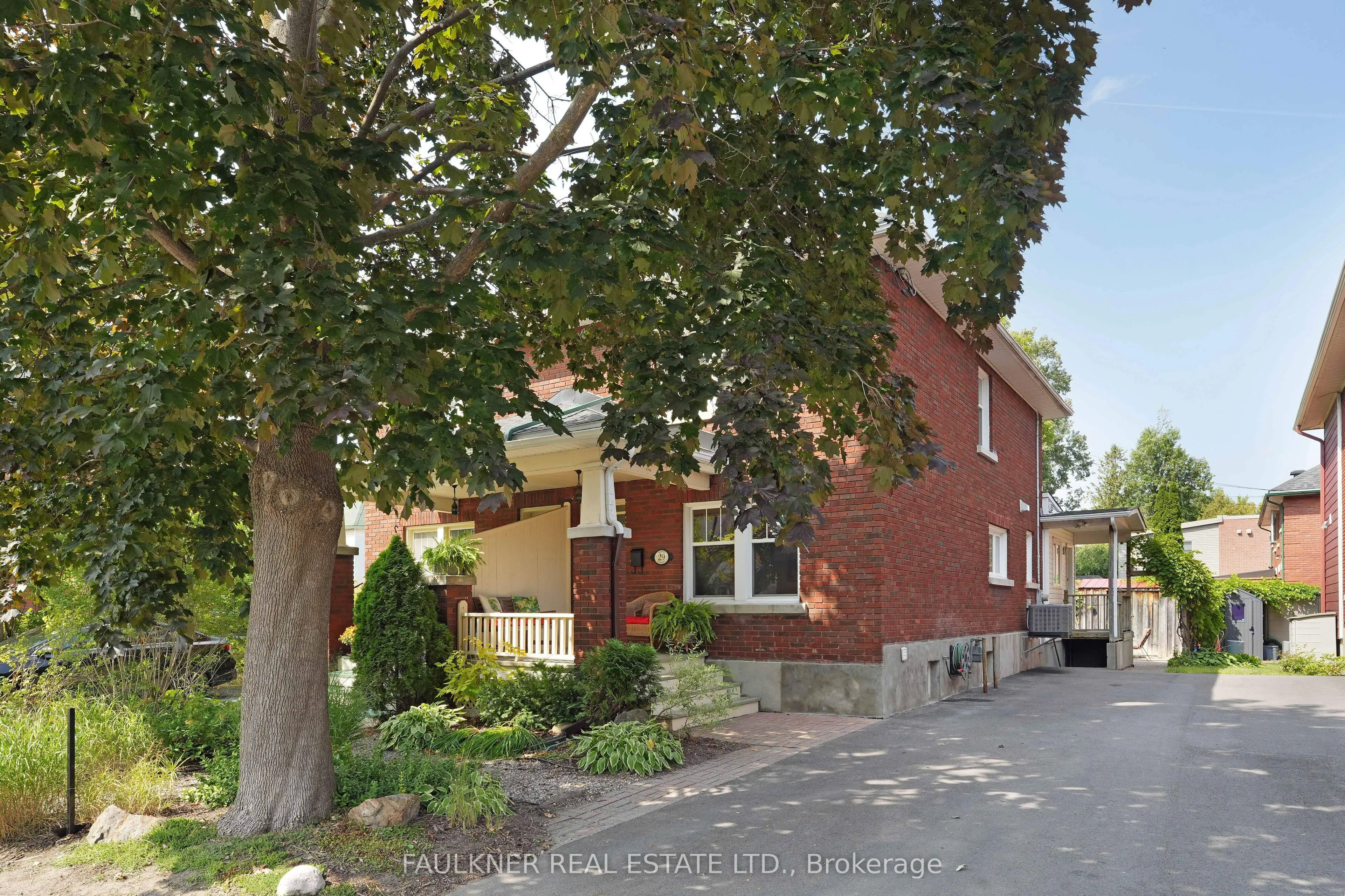 29 Clegg Street N