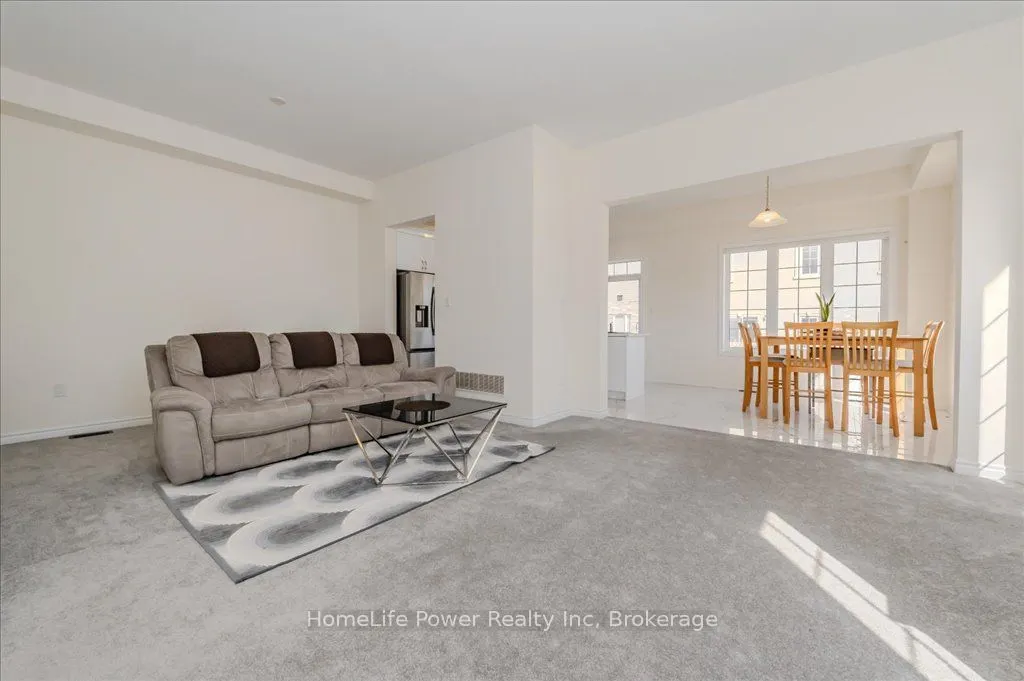 35 Hitchman Street E
