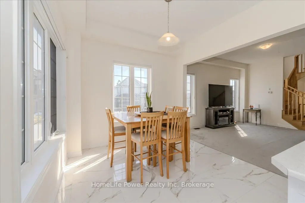 35 Hitchman Street E