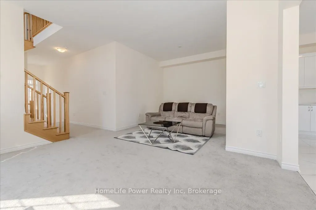 35 Hitchman Street E