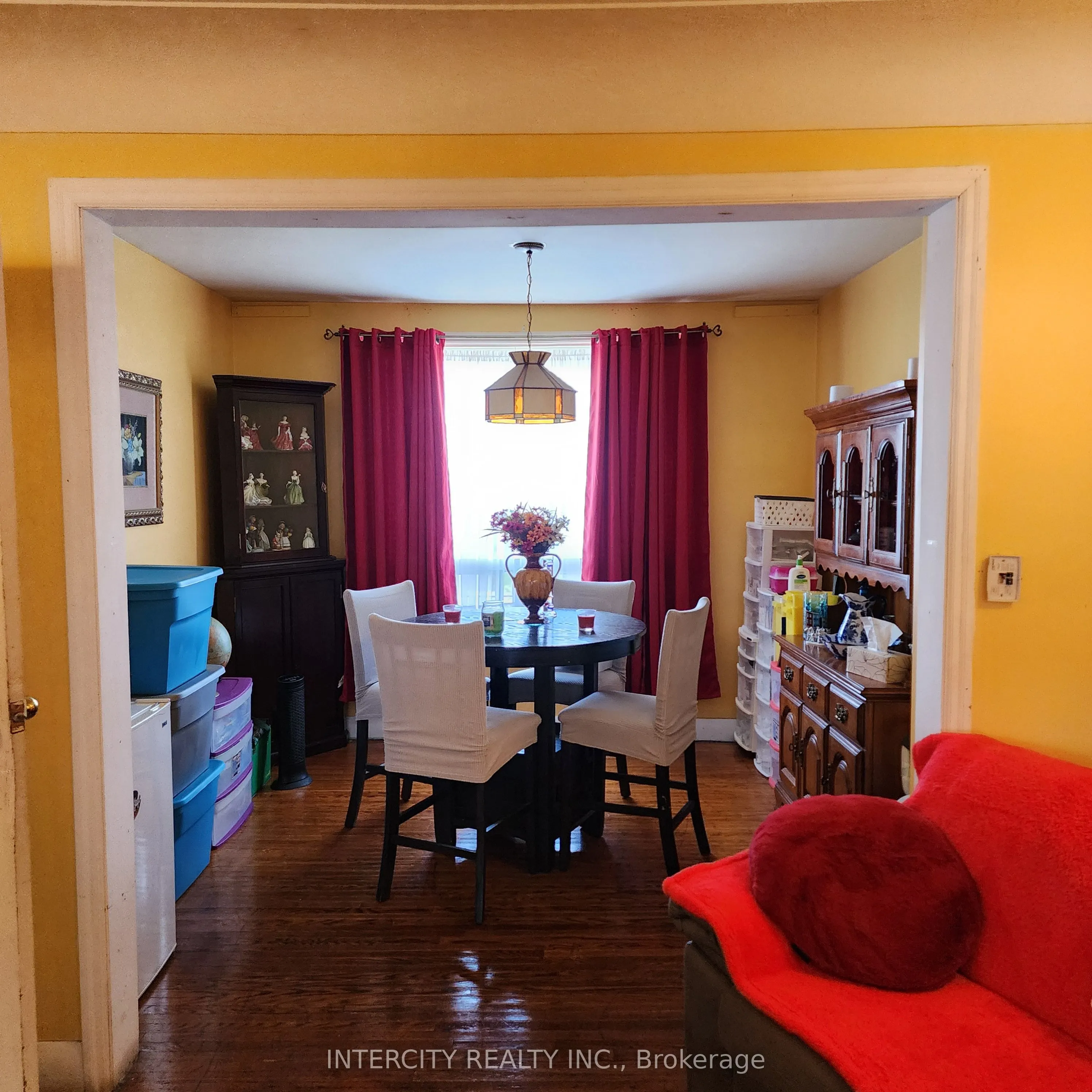 70 Mayflower Avenue