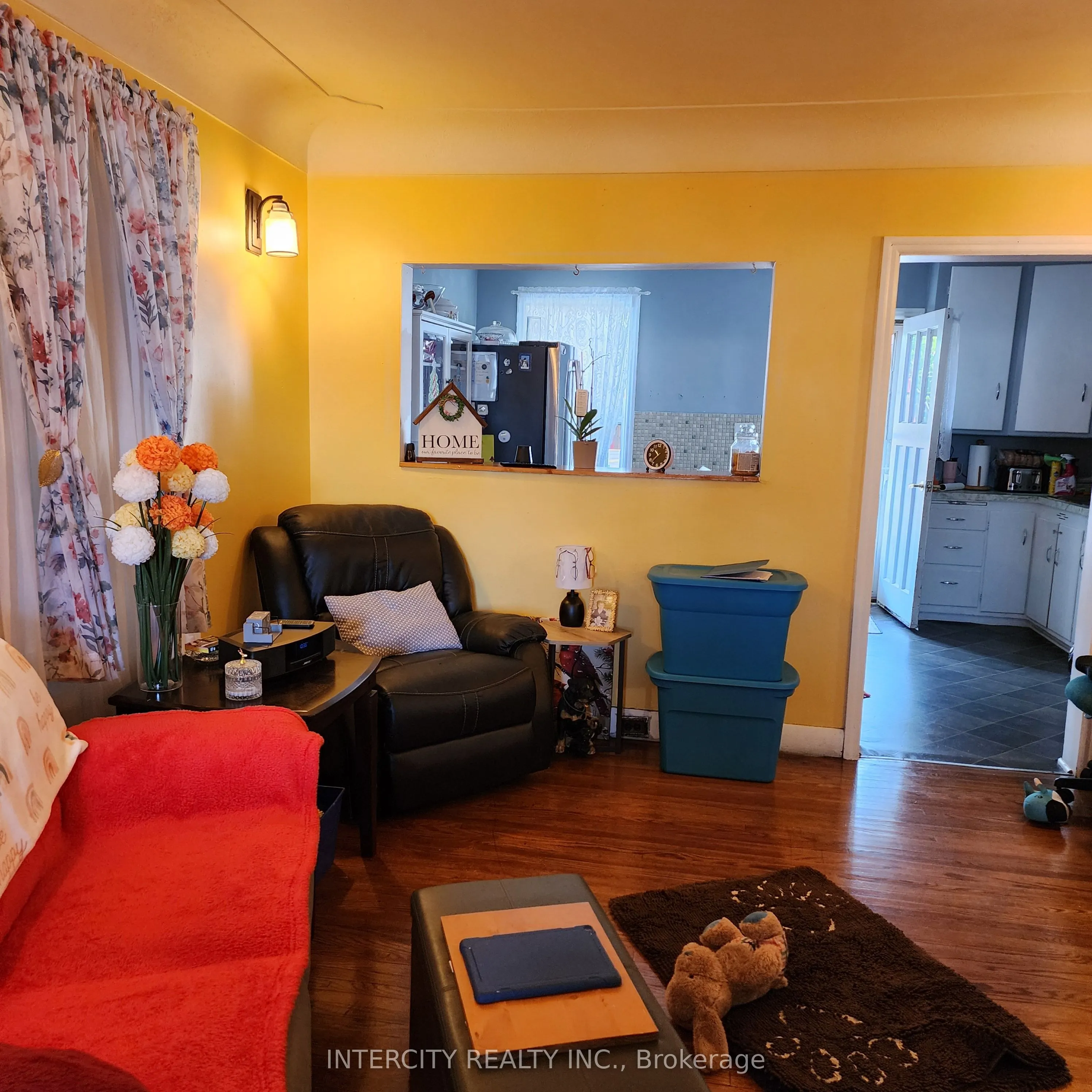70 Mayflower Avenue
