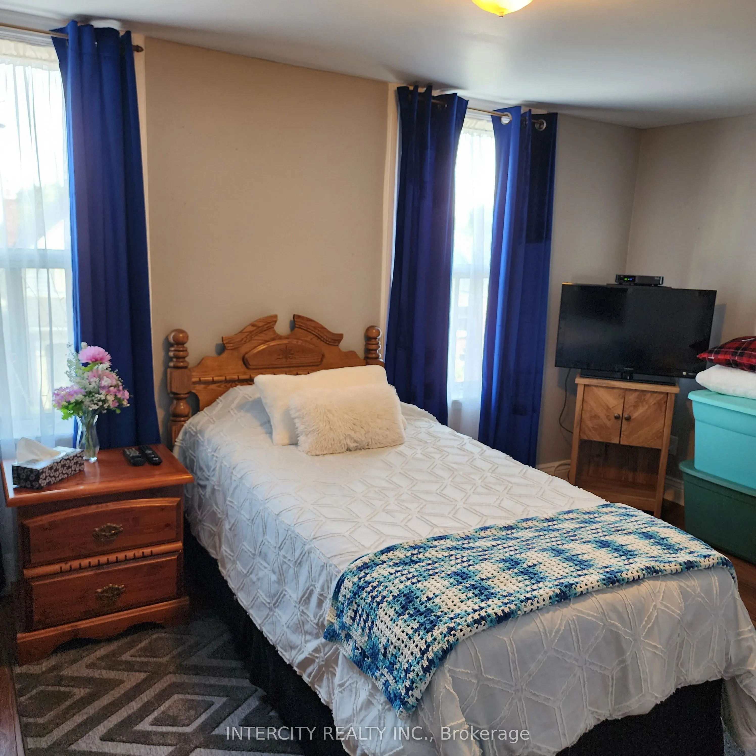 70 Mayflower Avenue