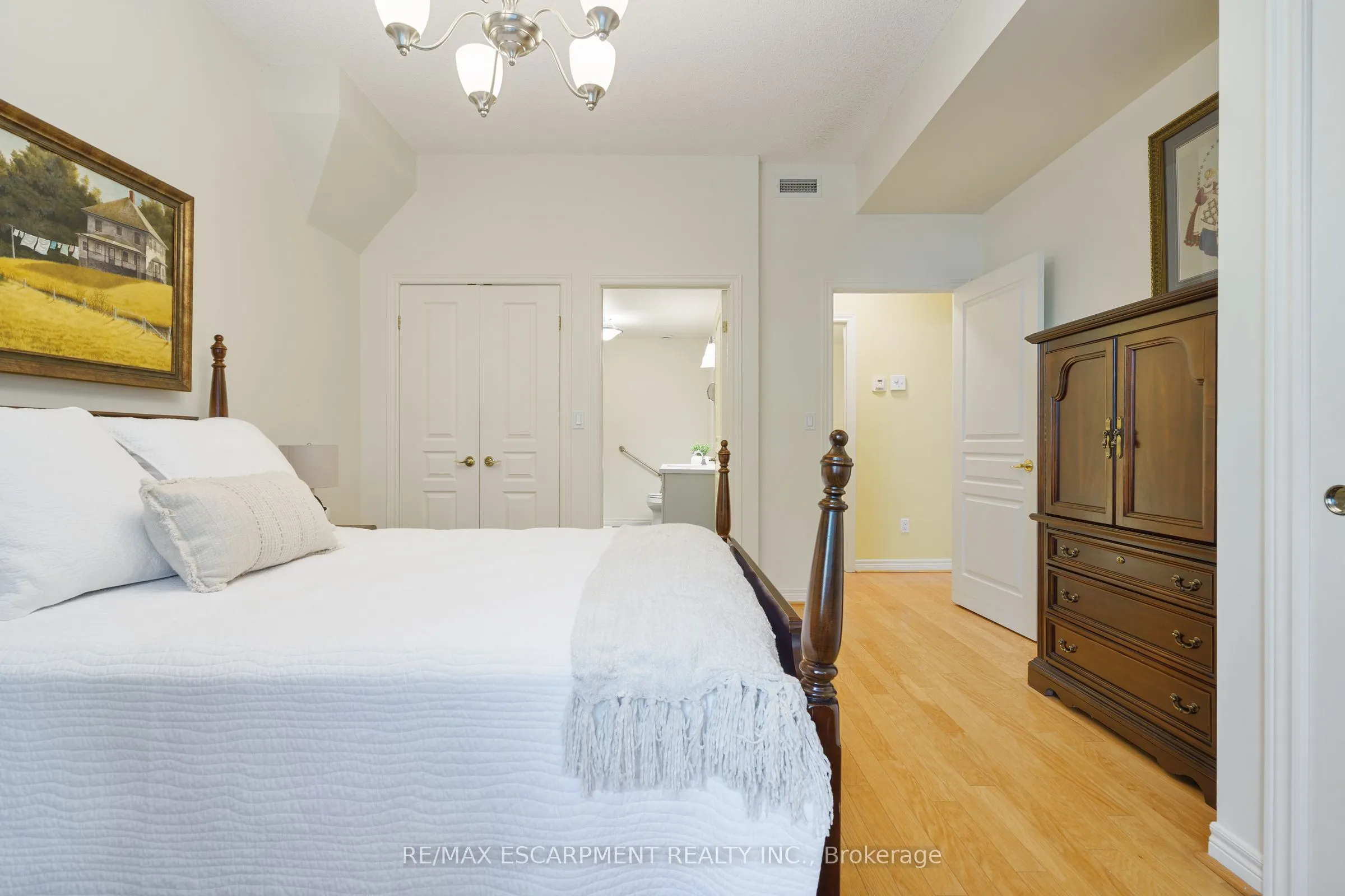 77 Governors Road, #102