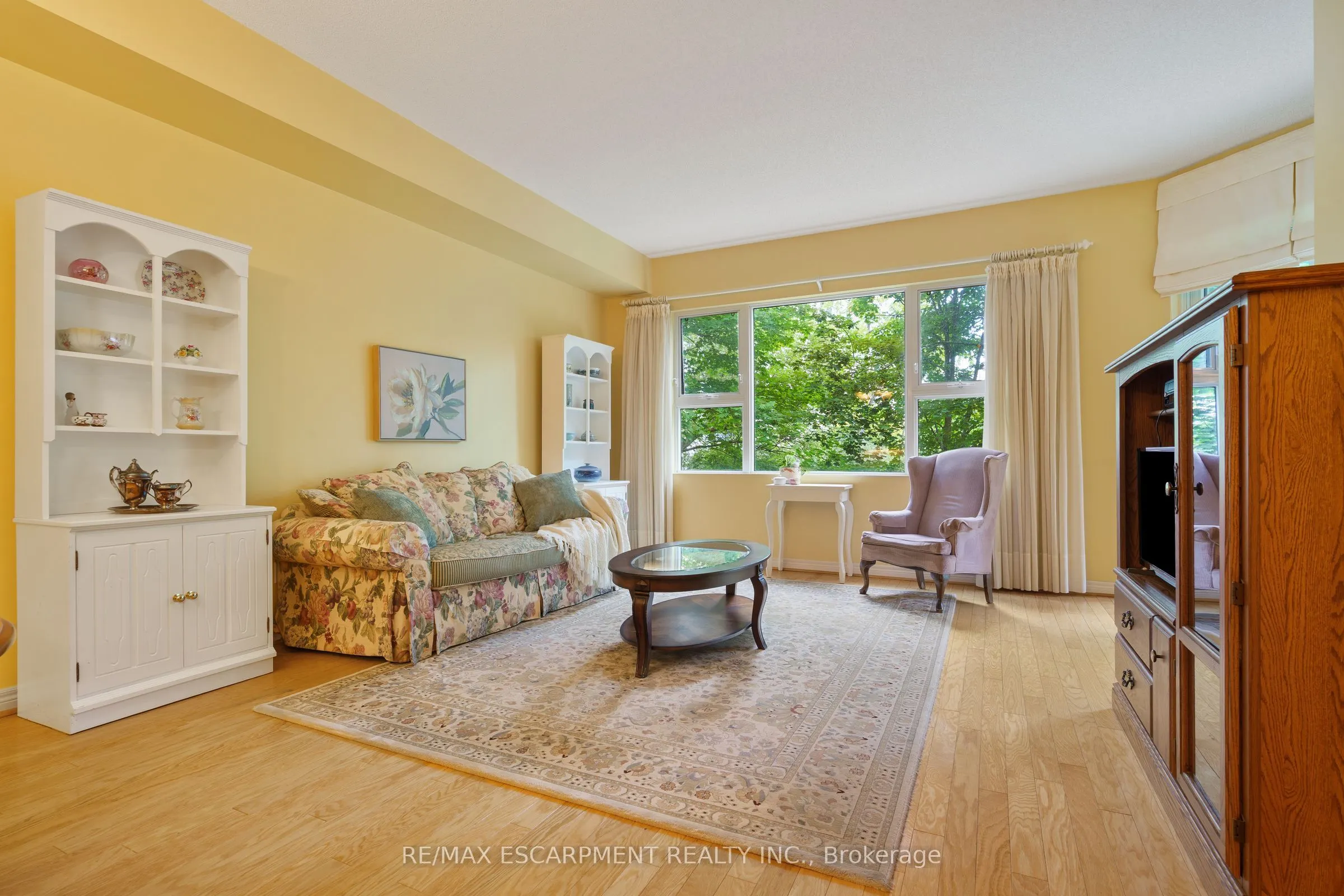 77 Governors Road, #102
