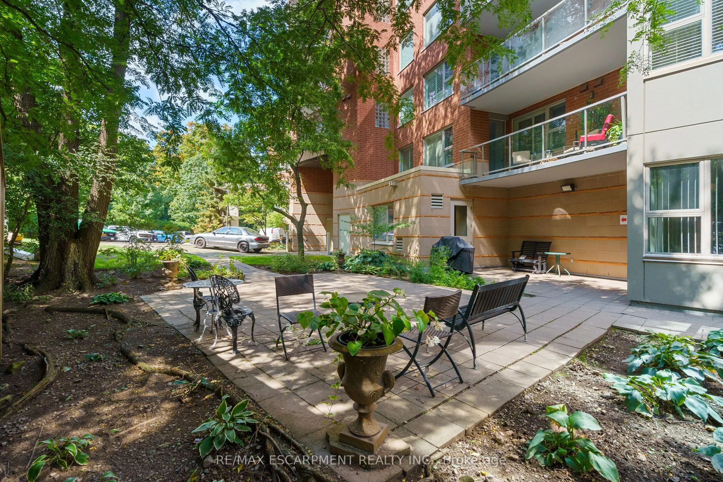 77 Governors Road, #102