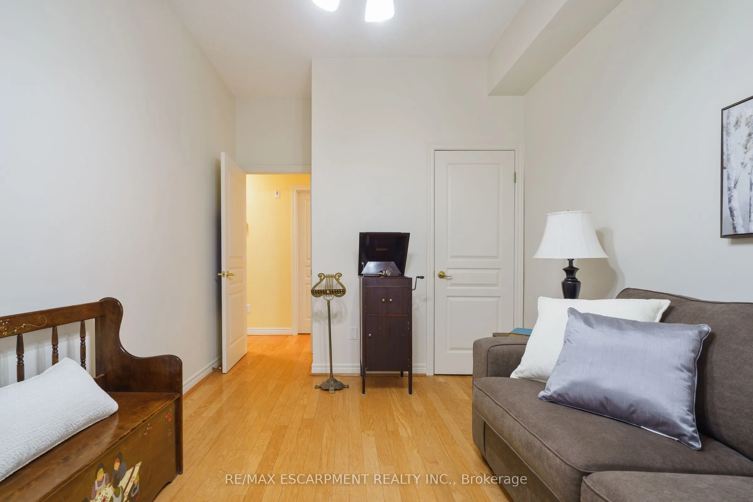 77 Governors Road, #102