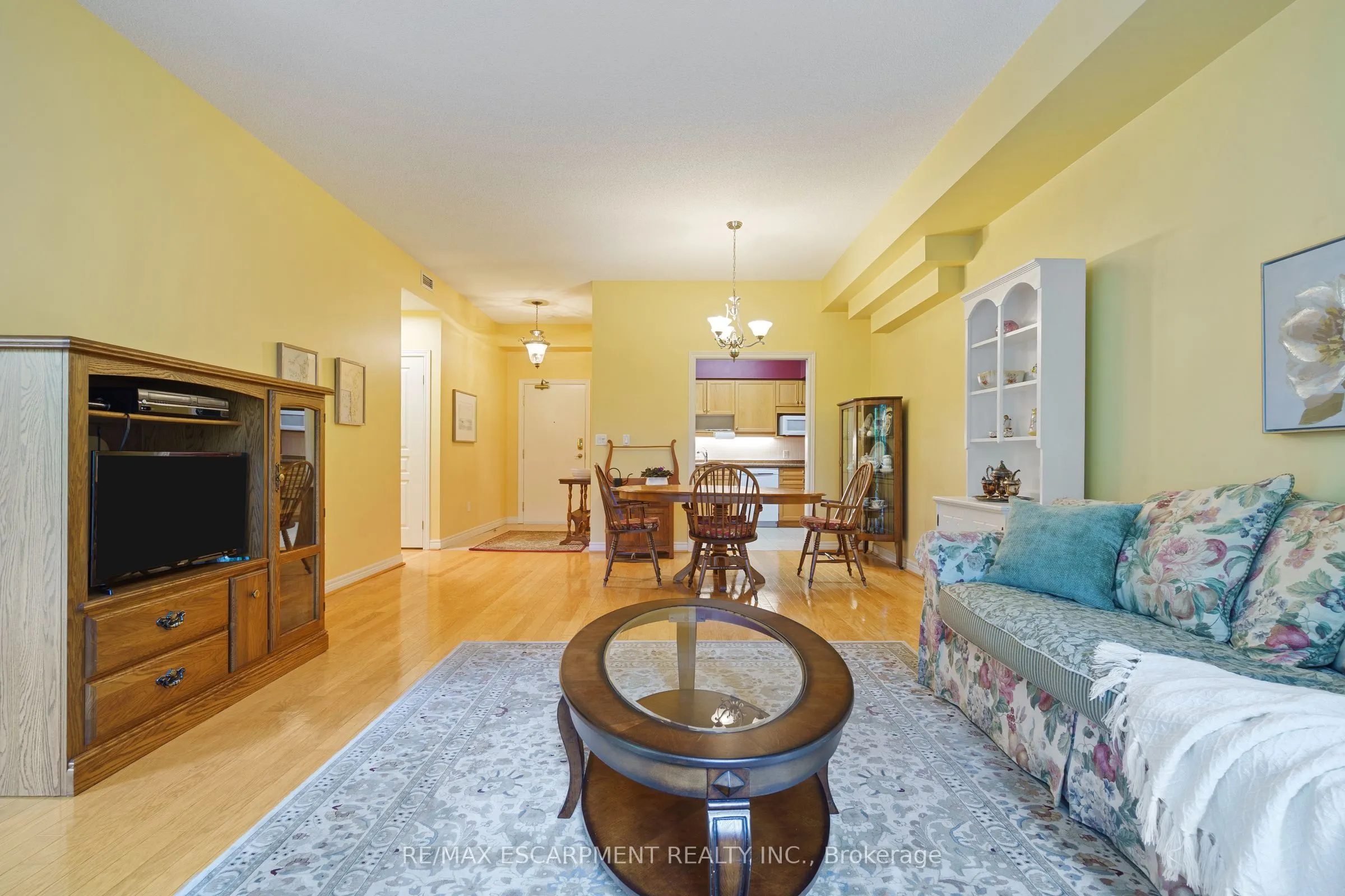 77 Governors Road, #102