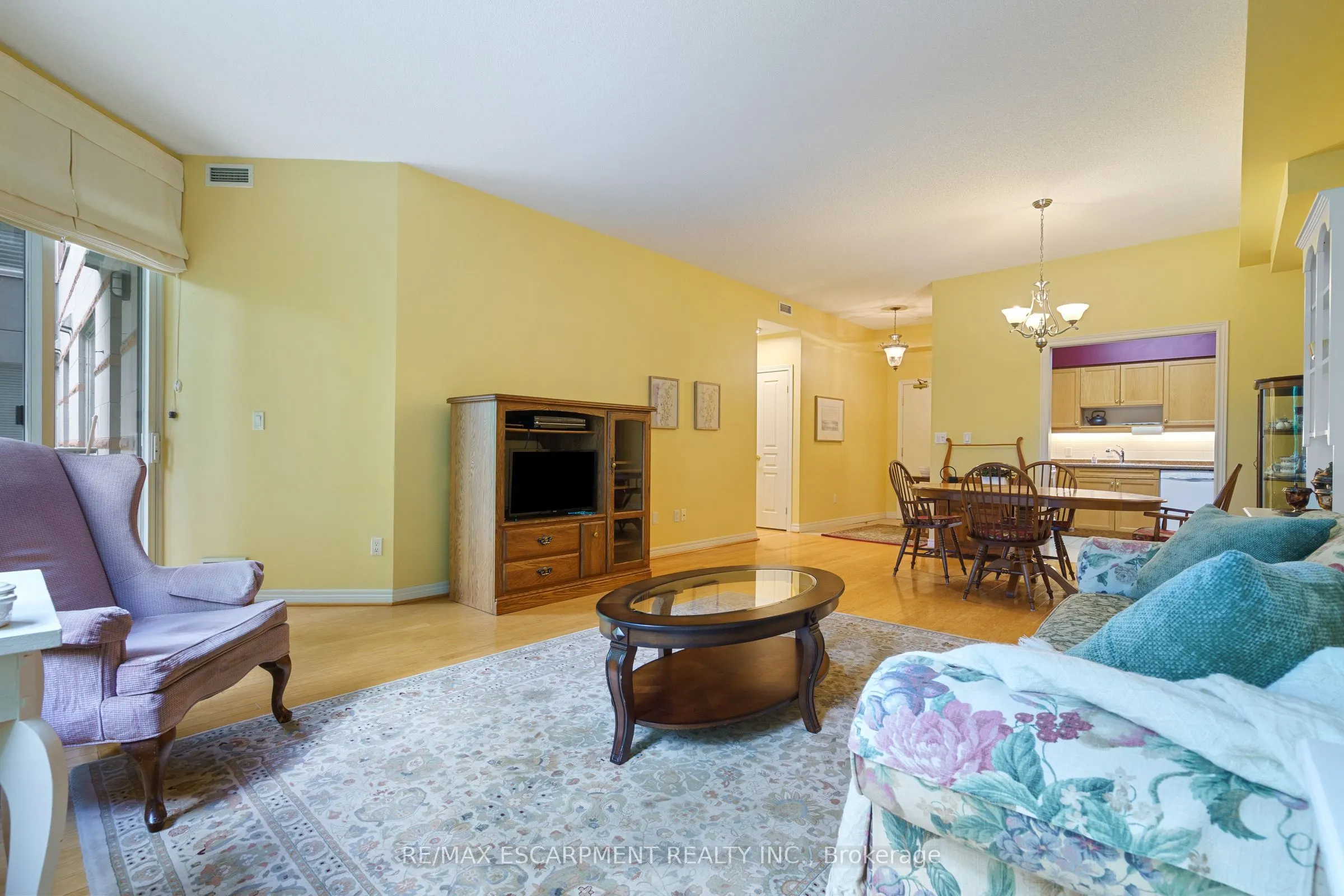 77 Governors Road, #102