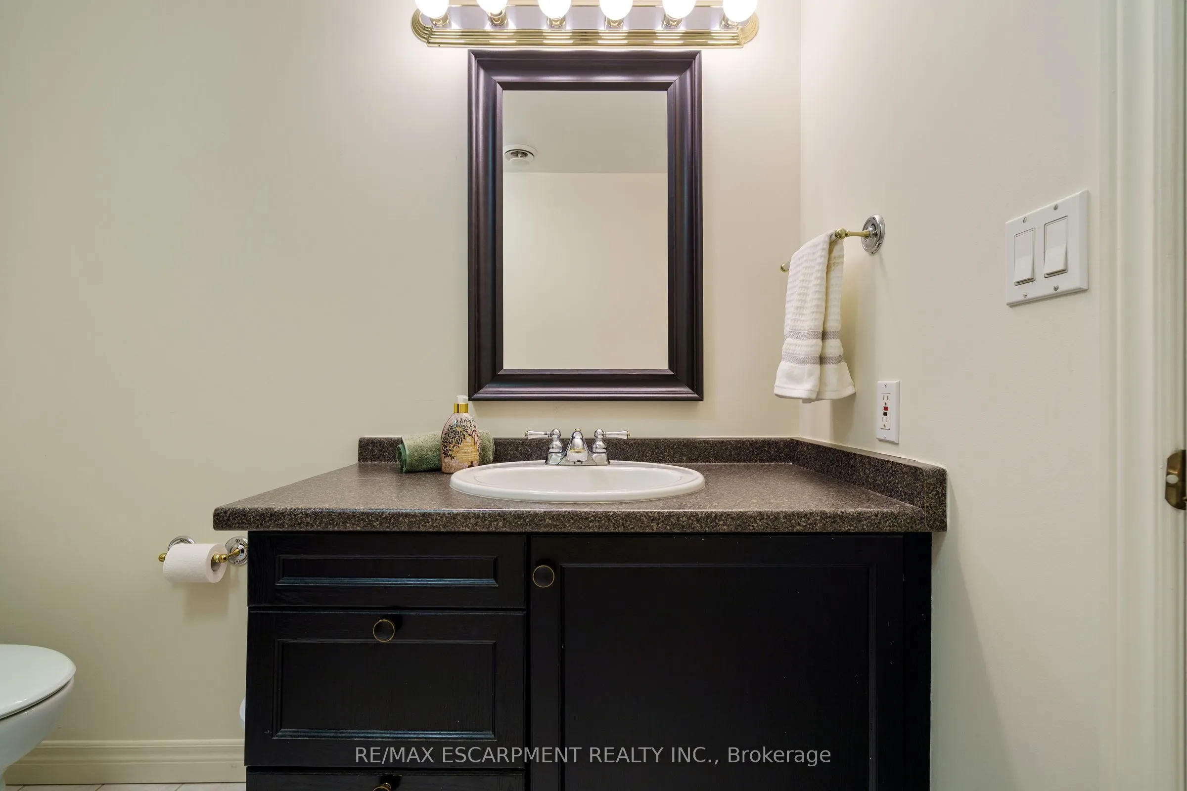 77 Governors Road, #102
