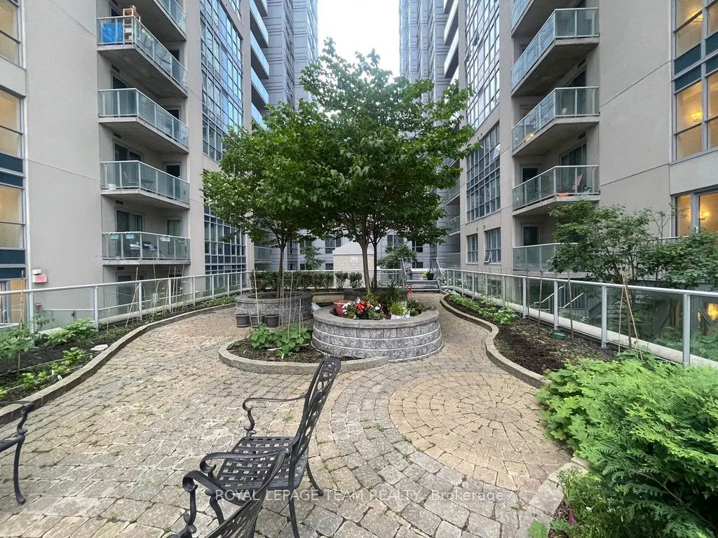 242 Rideau Street, #2009