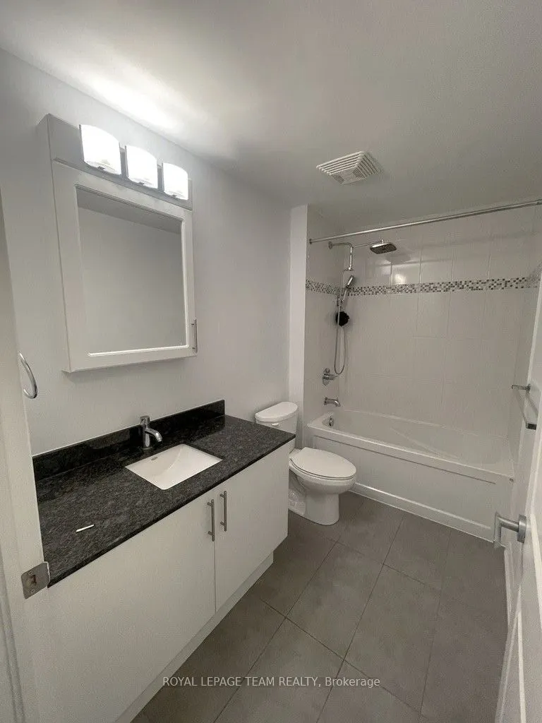 242 Rideau Street, #2009