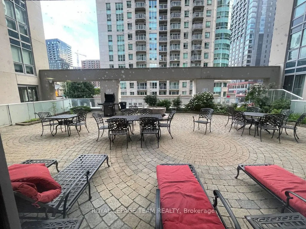 242 Rideau Street, #2009