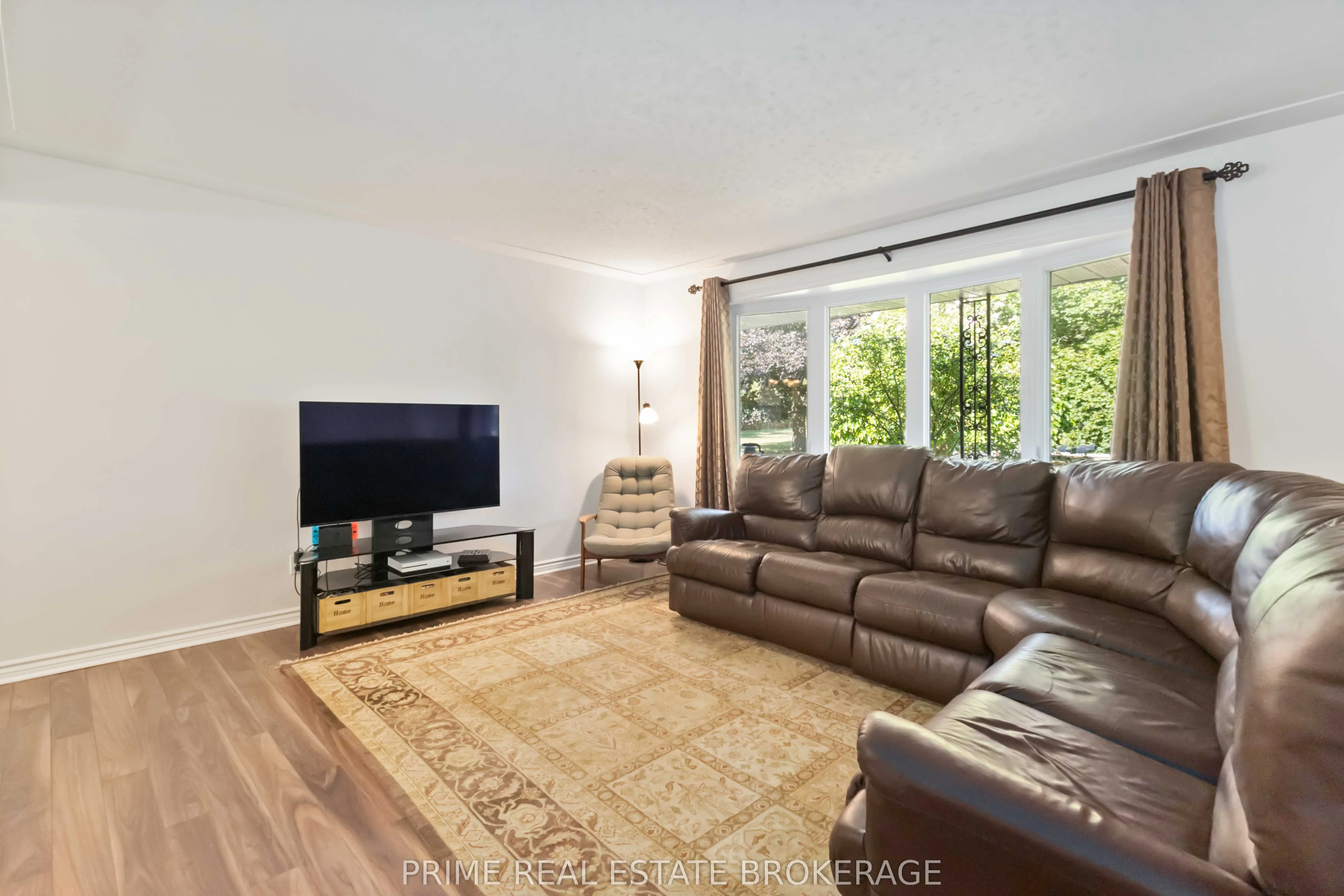 2141 Sunningdale Road E