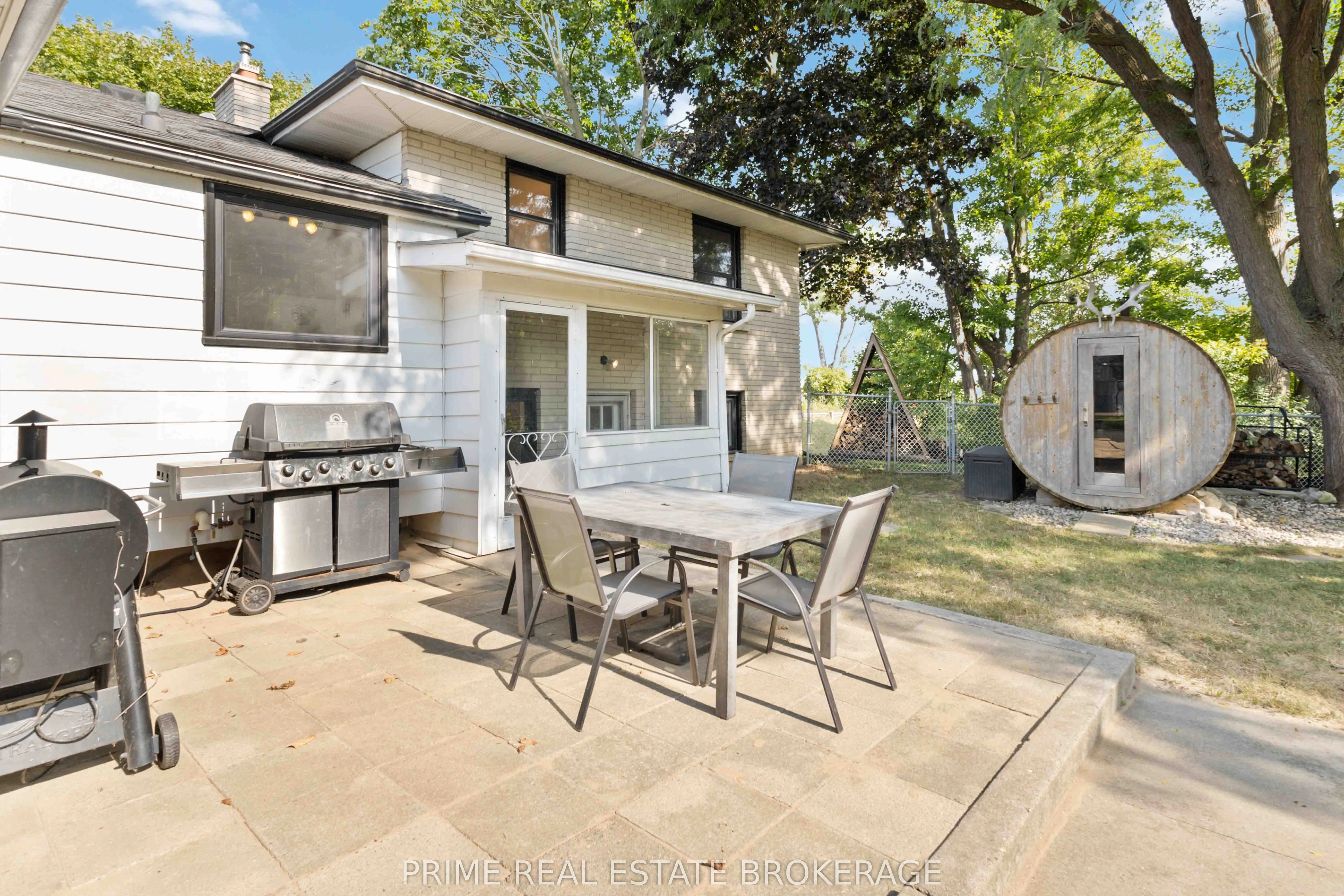 2141 Sunningdale Road E