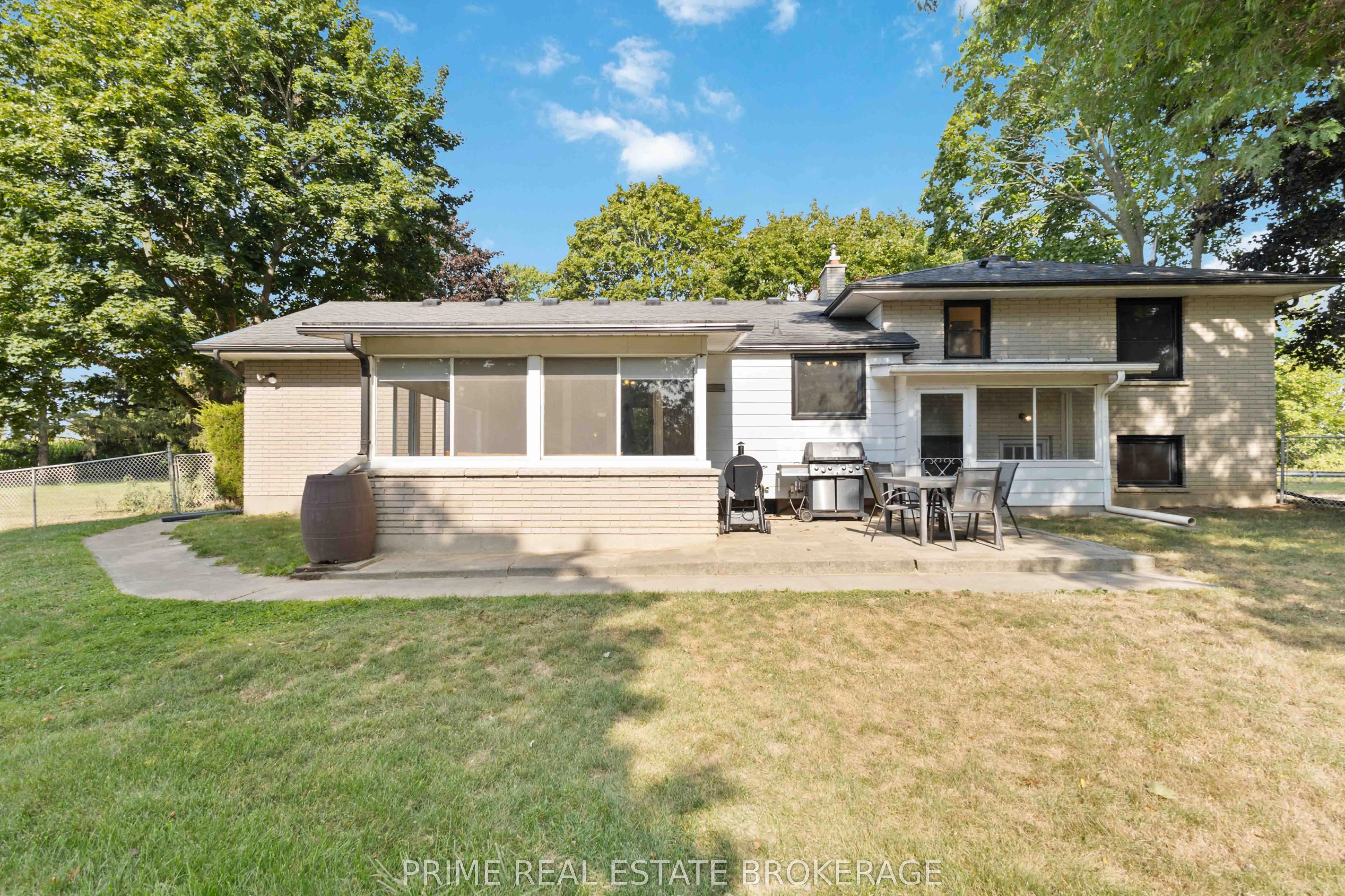 2141 Sunningdale Road E