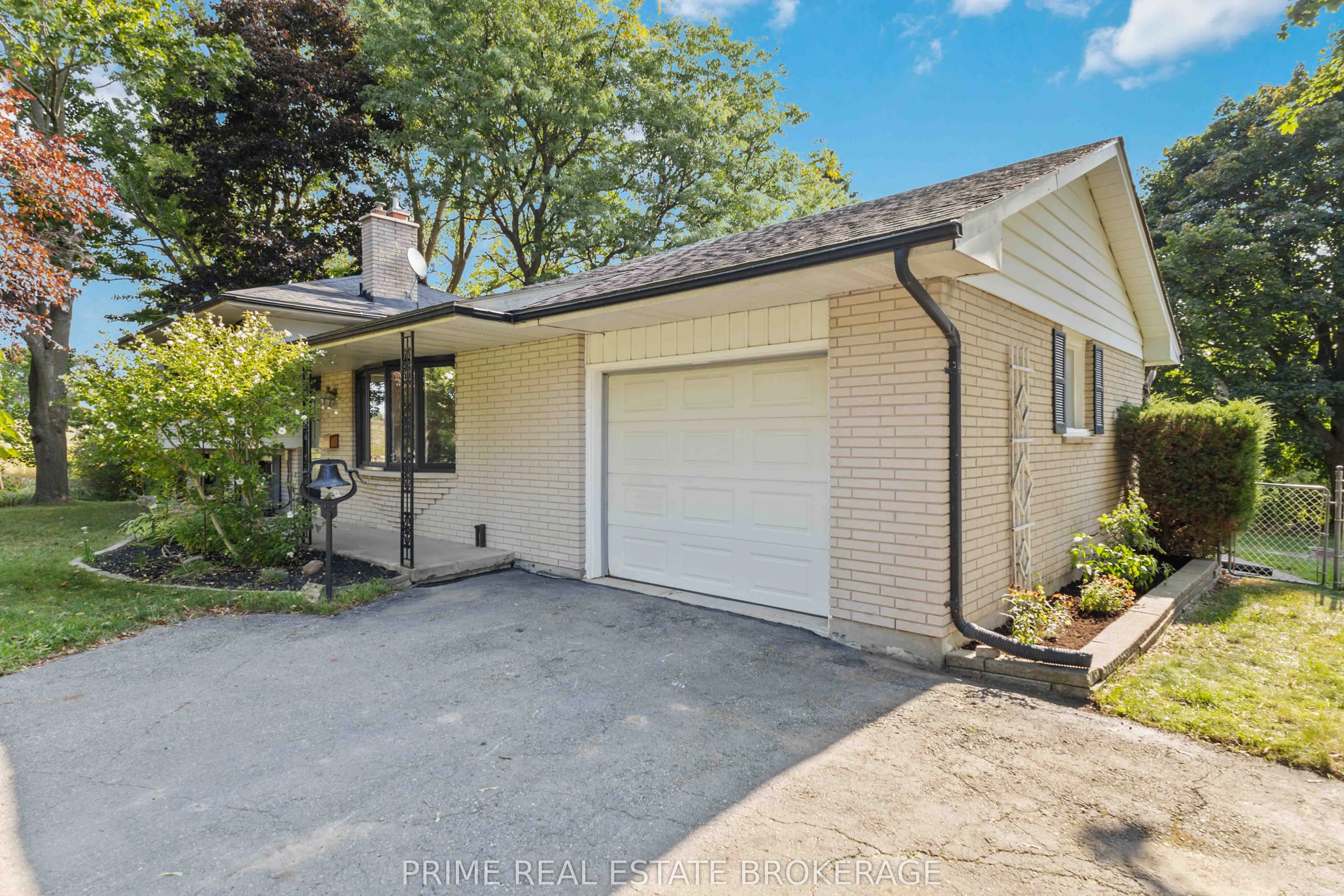 2141 Sunningdale Road E