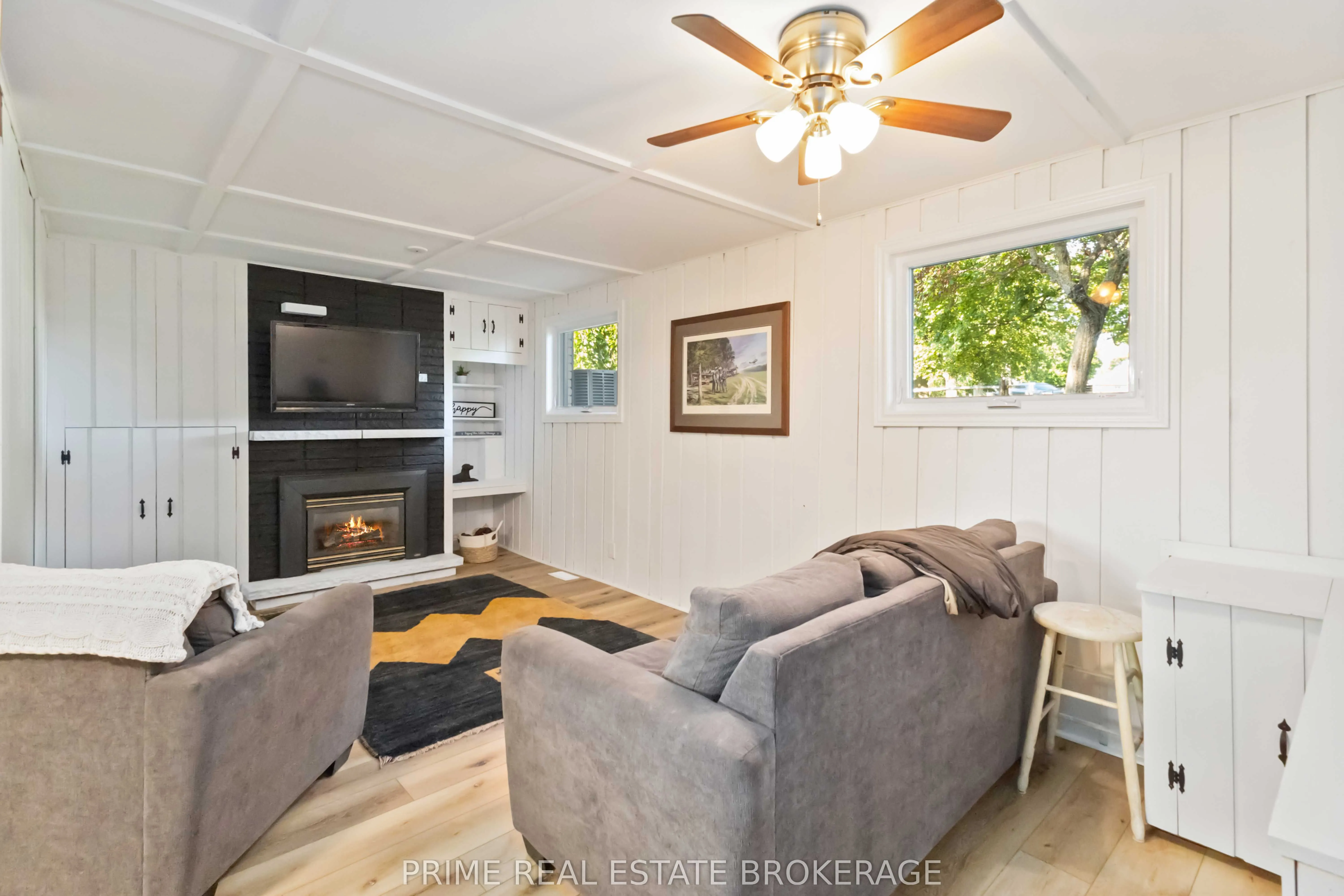 2141 Sunningdale Road E