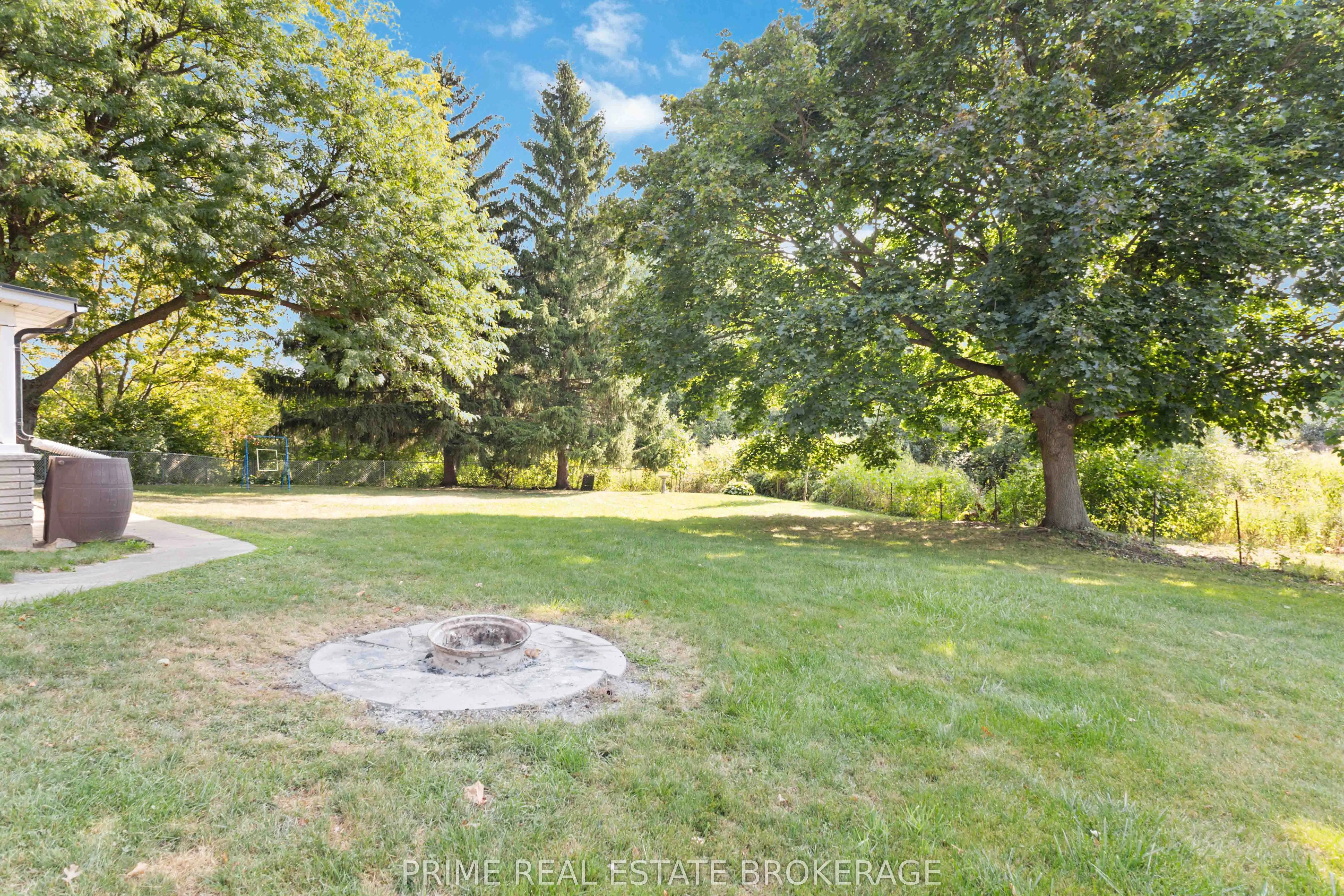 2141 Sunningdale Road E