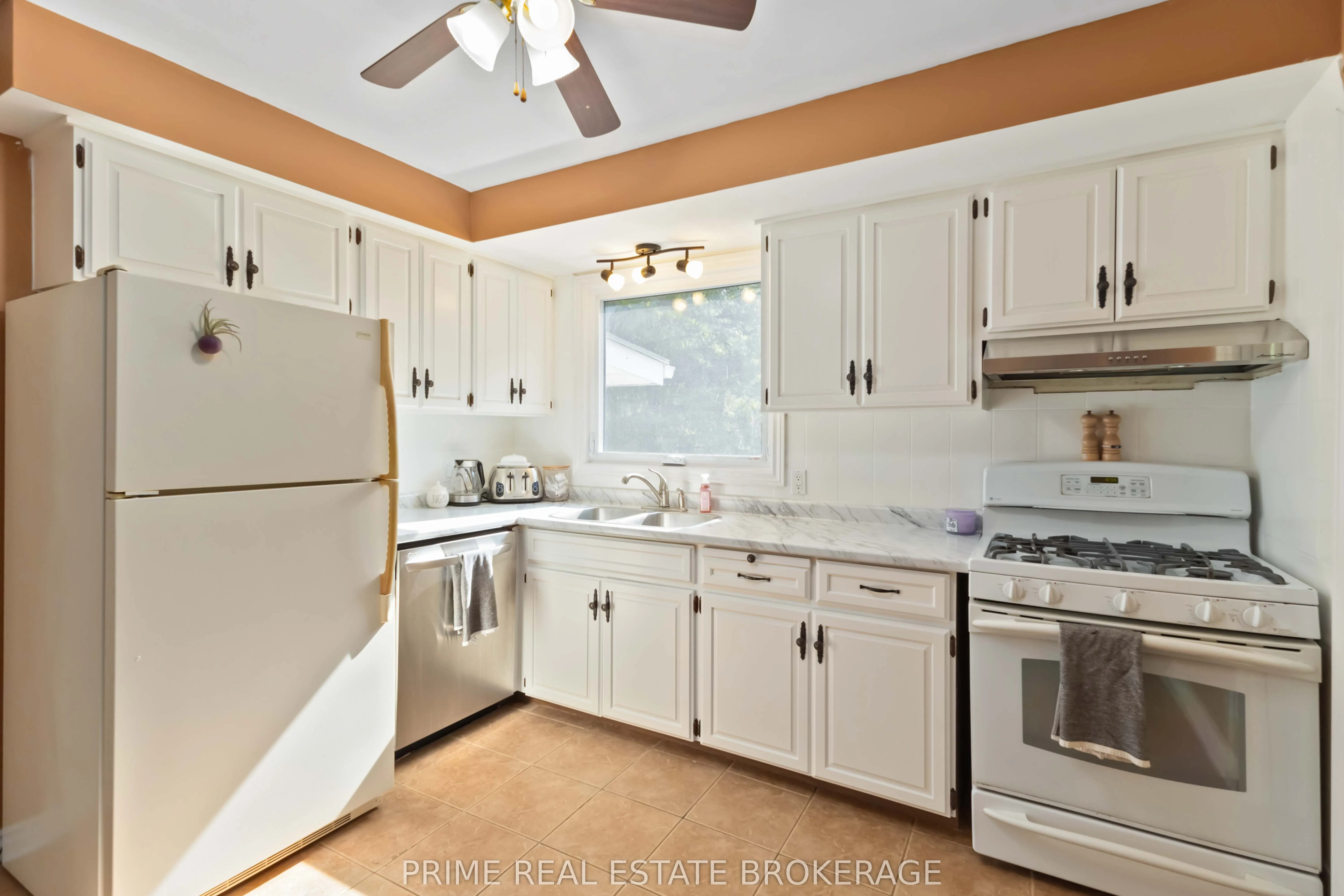 2141 Sunningdale Road E