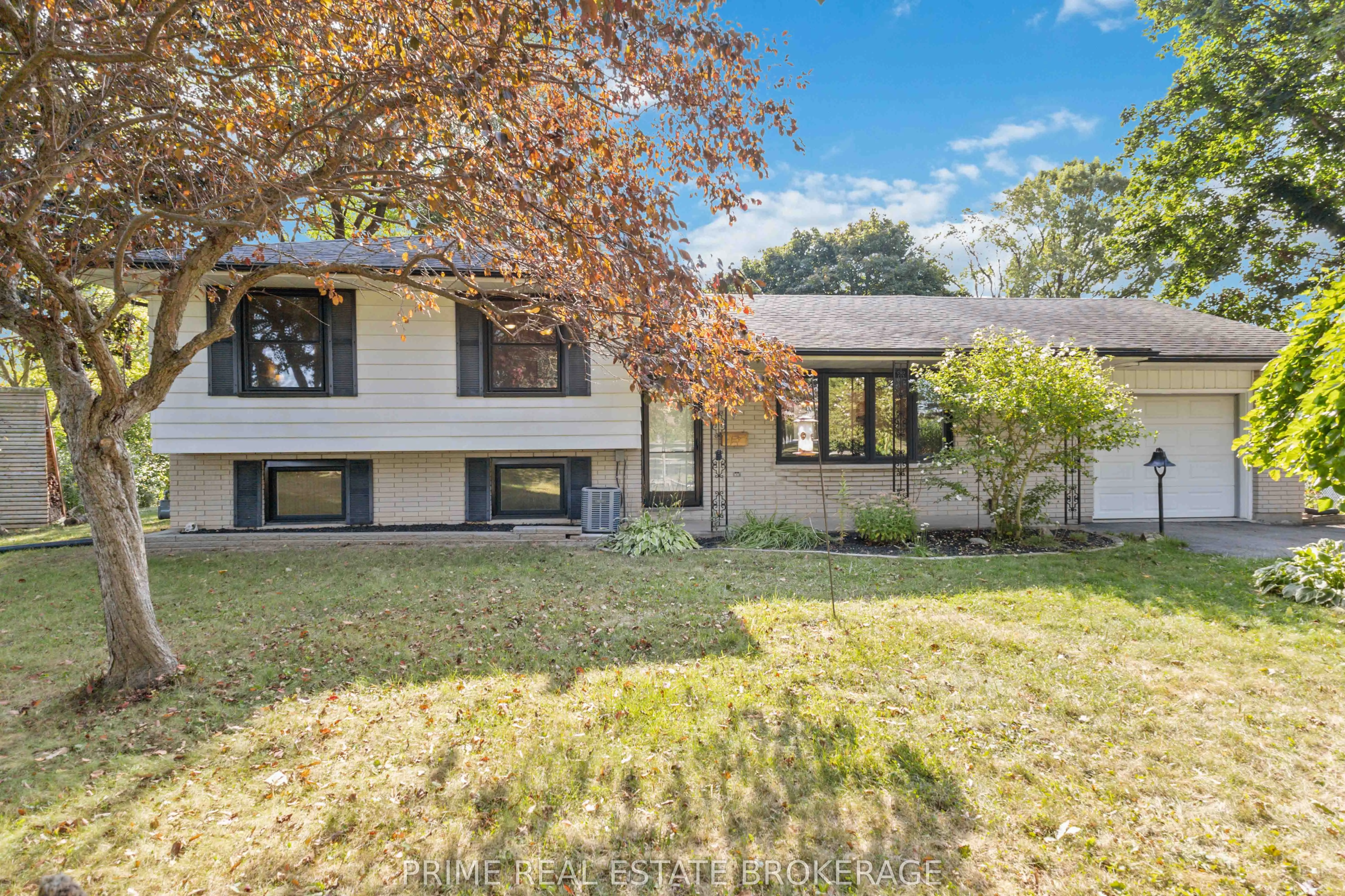 2141 Sunningdale Road E