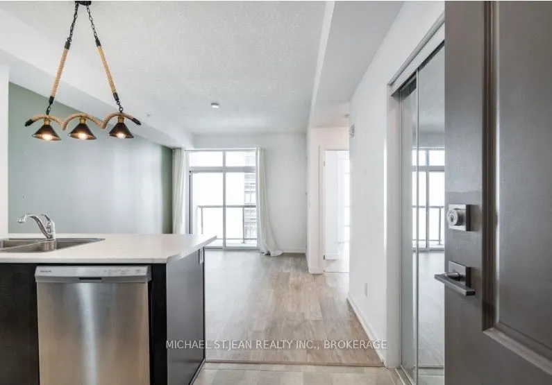 81 Robinson Street, #503