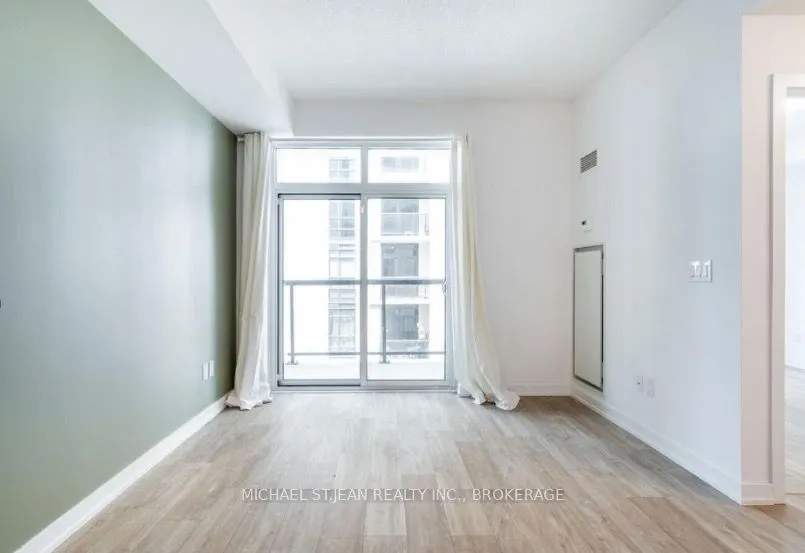 81 Robinson Street, #503