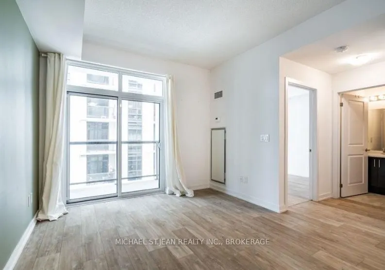 81 Robinson Street, #503