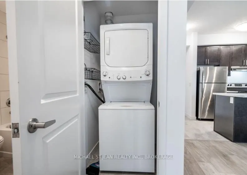 81 Robinson Street, #503