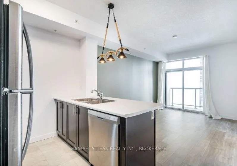 81 Robinson Street, #503