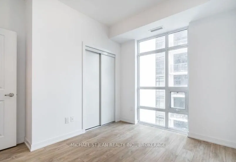 81 Robinson Street, #503