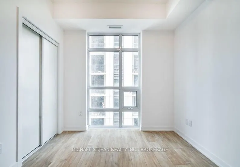 81 Robinson Street, #503