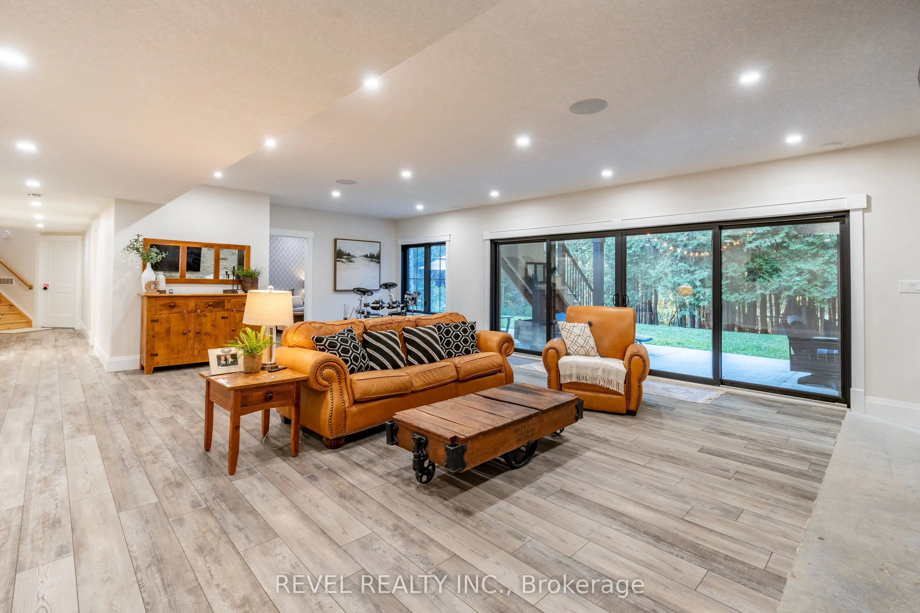 7404 Wellington Road
