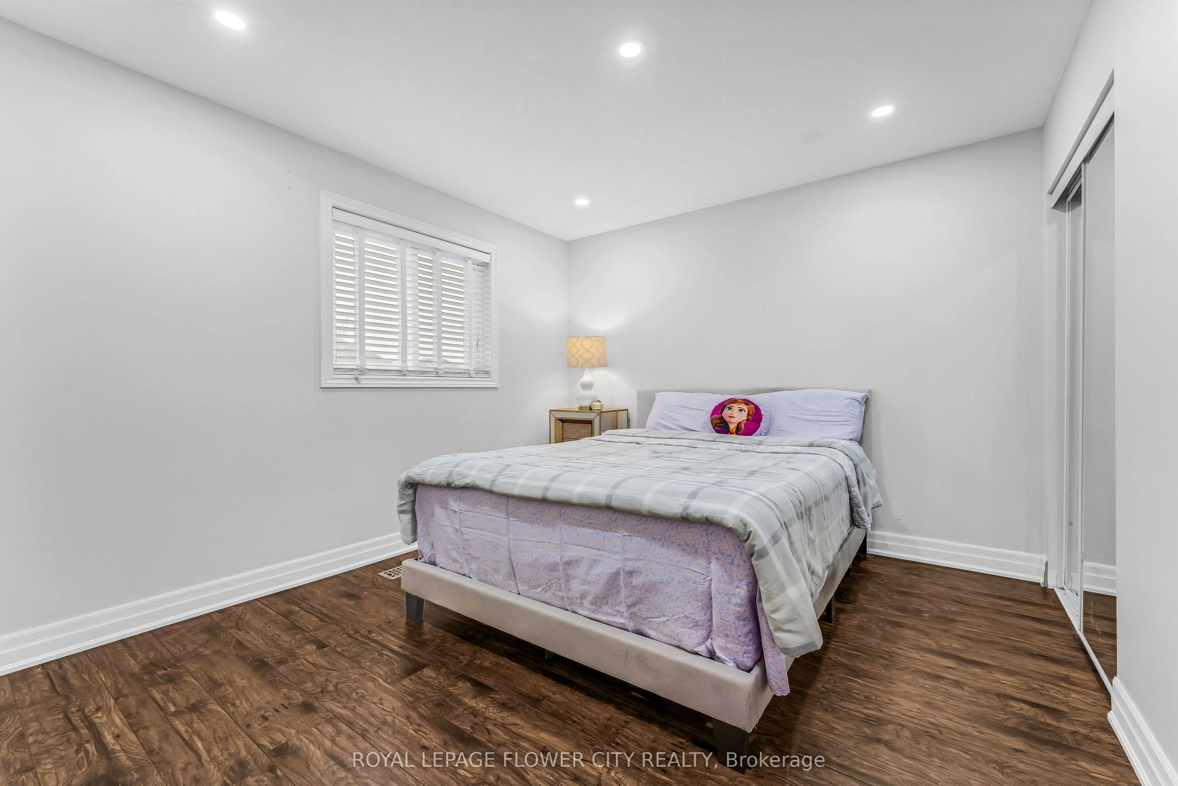 369 Thomas Slee Drive