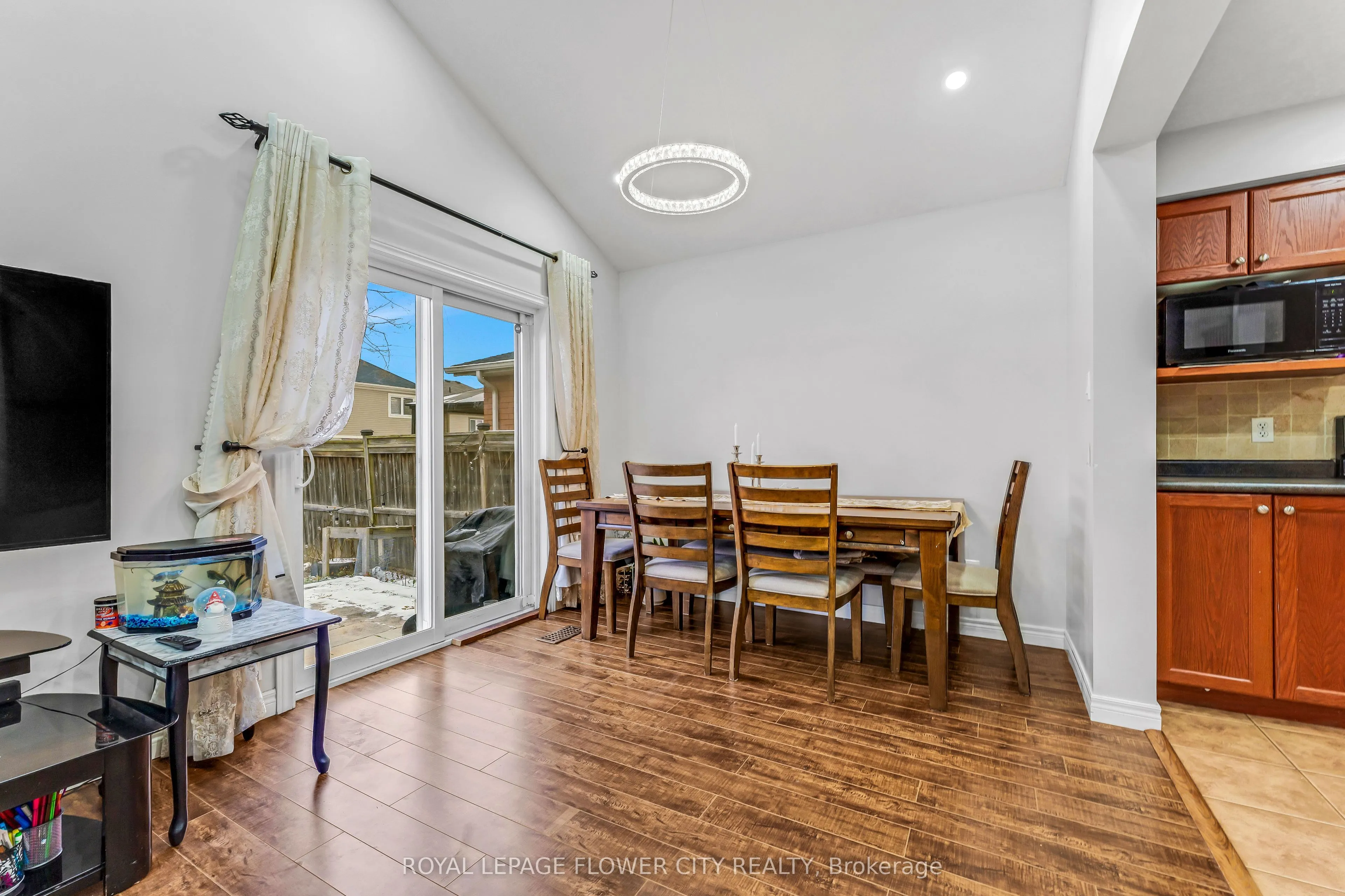 369 Thomas Slee Drive