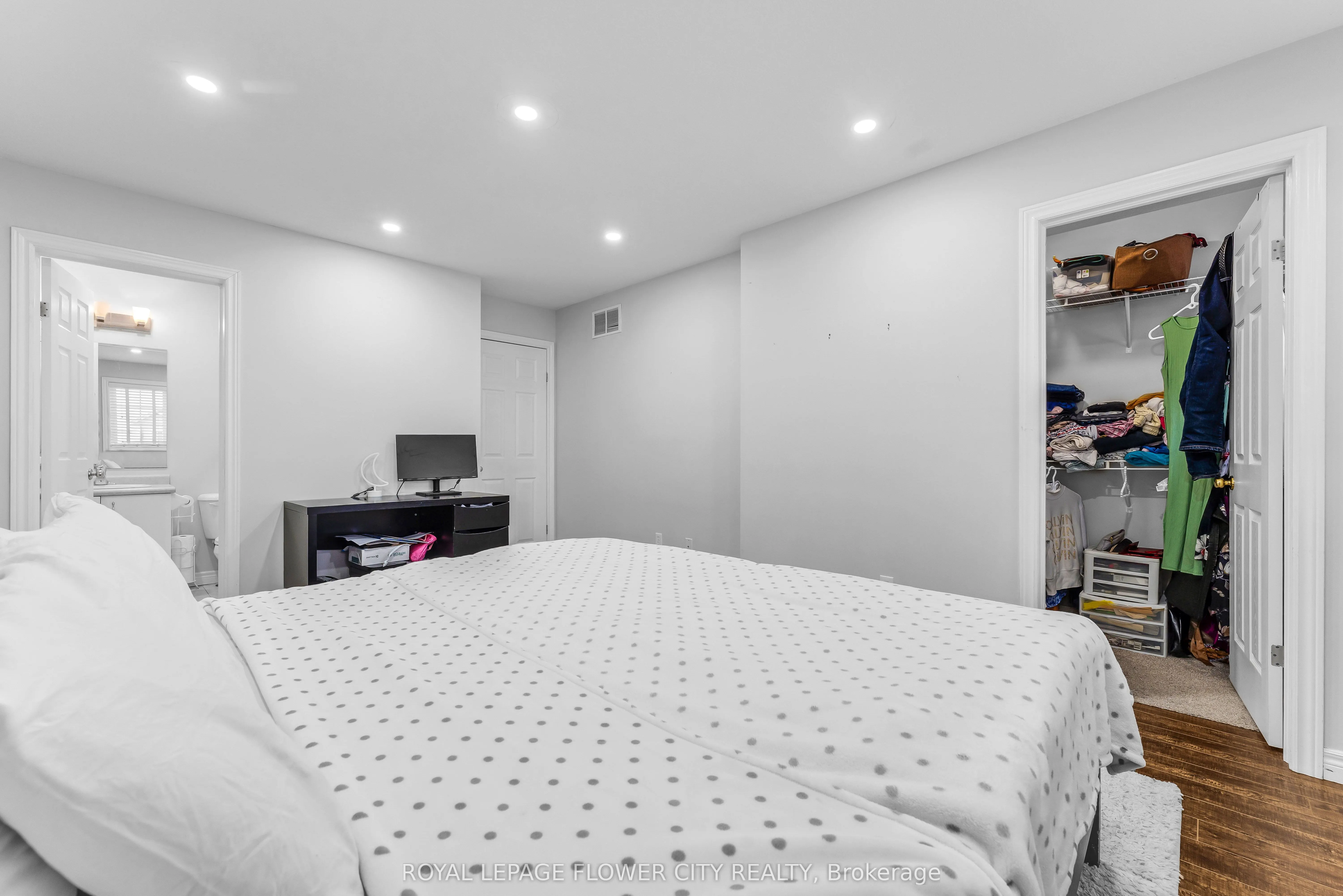 369 Thomas Slee Drive