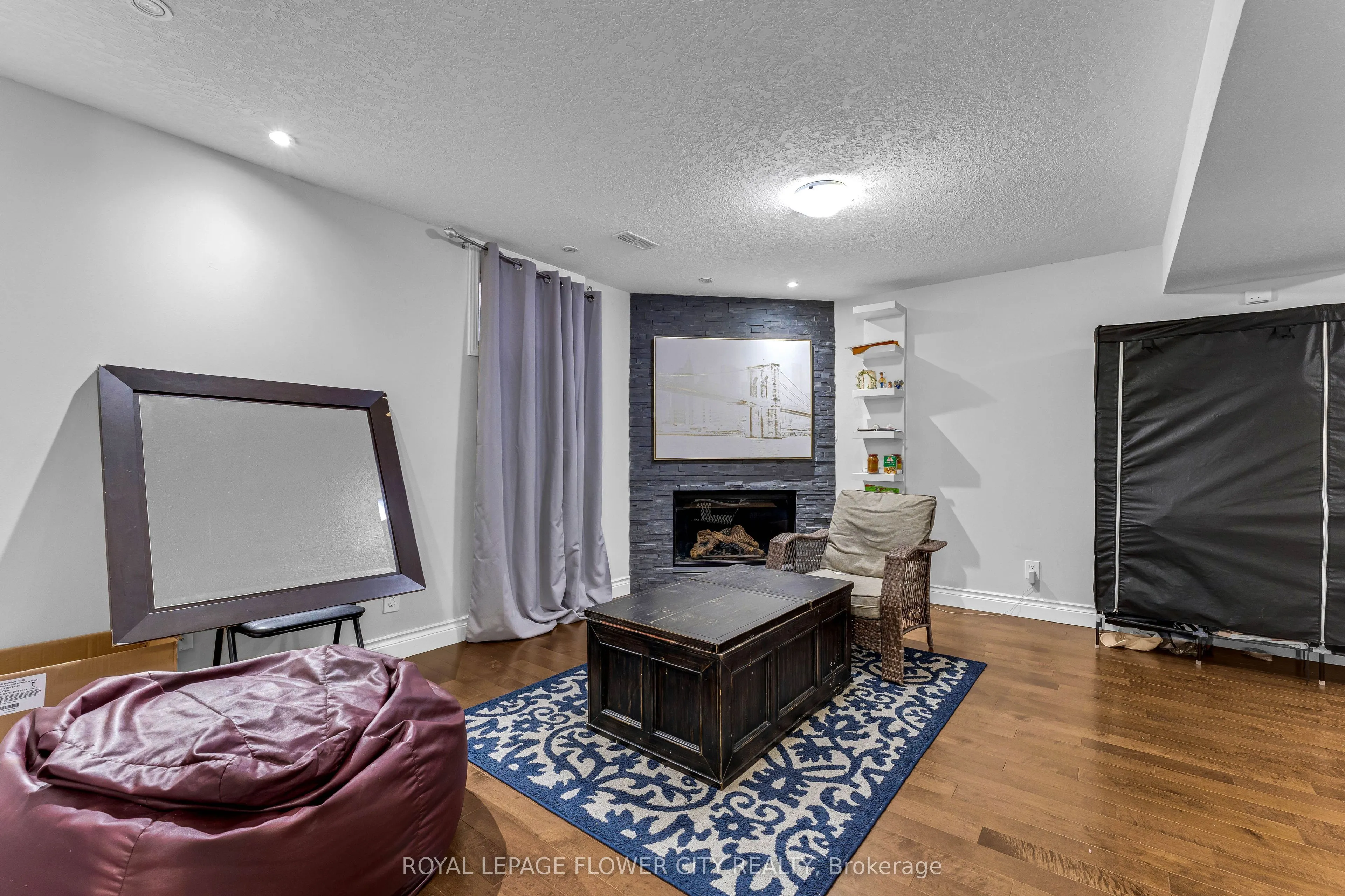 369 Thomas Slee Drive