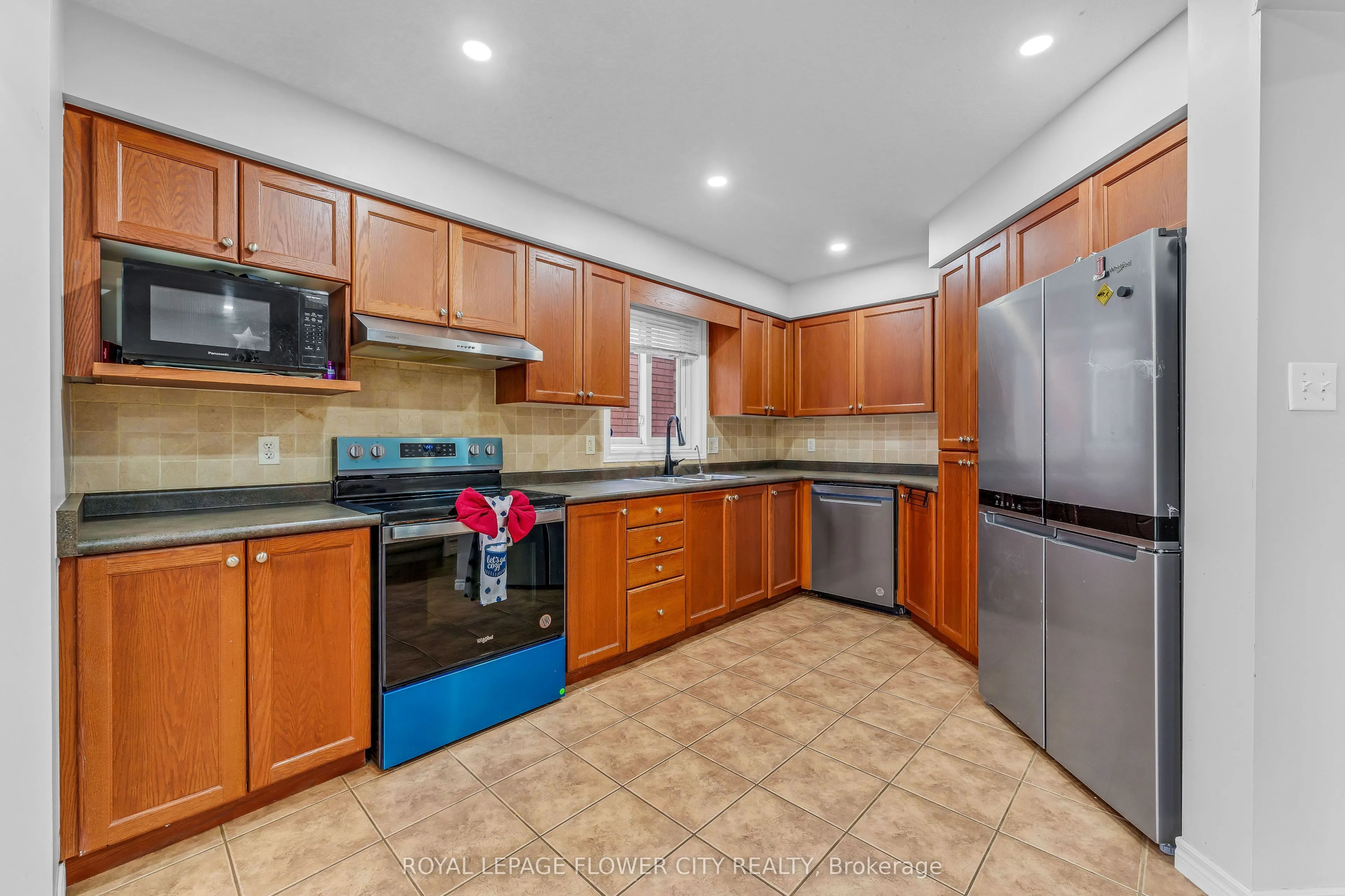 369 Thomas Slee Drive