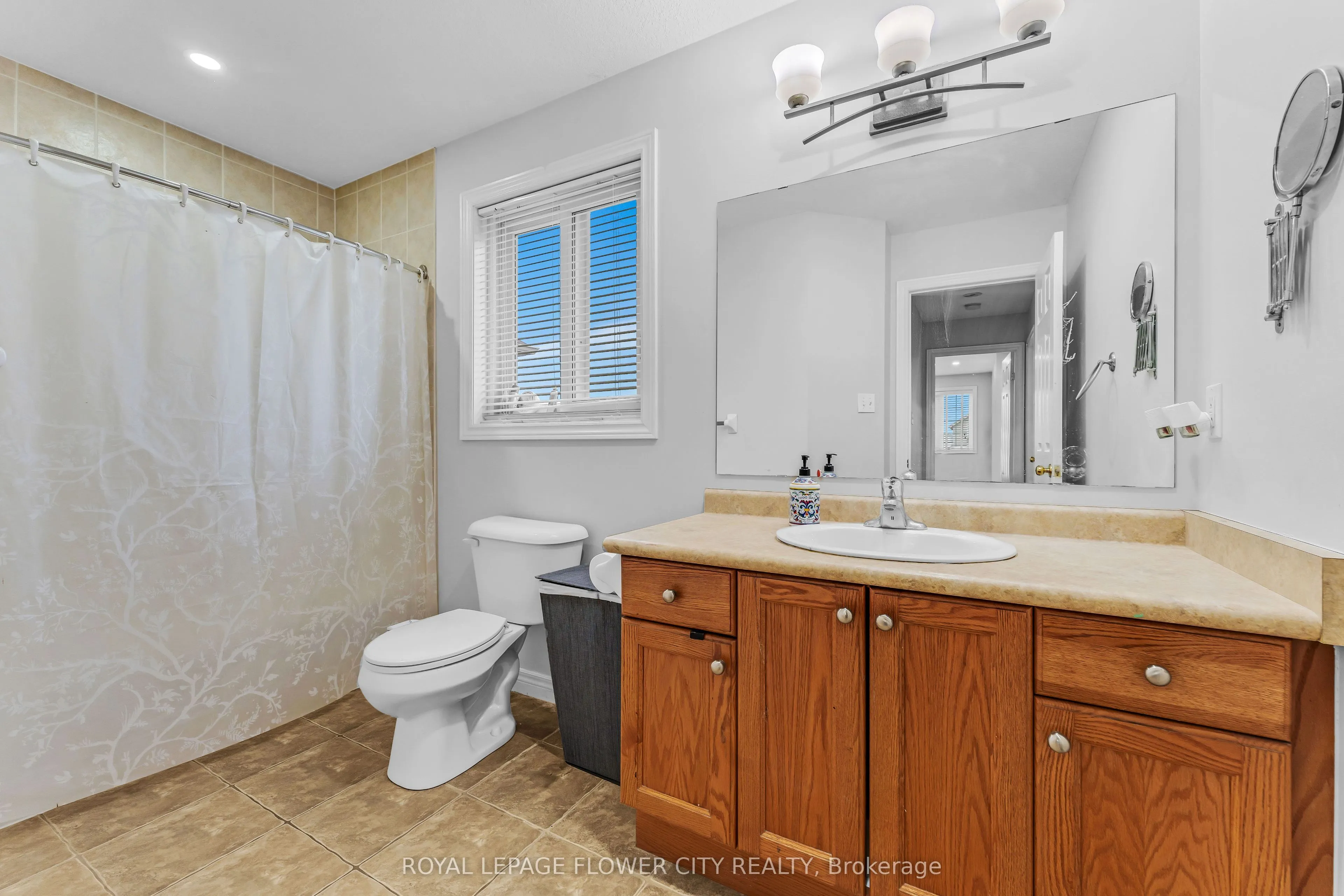 369 Thomas Slee Drive