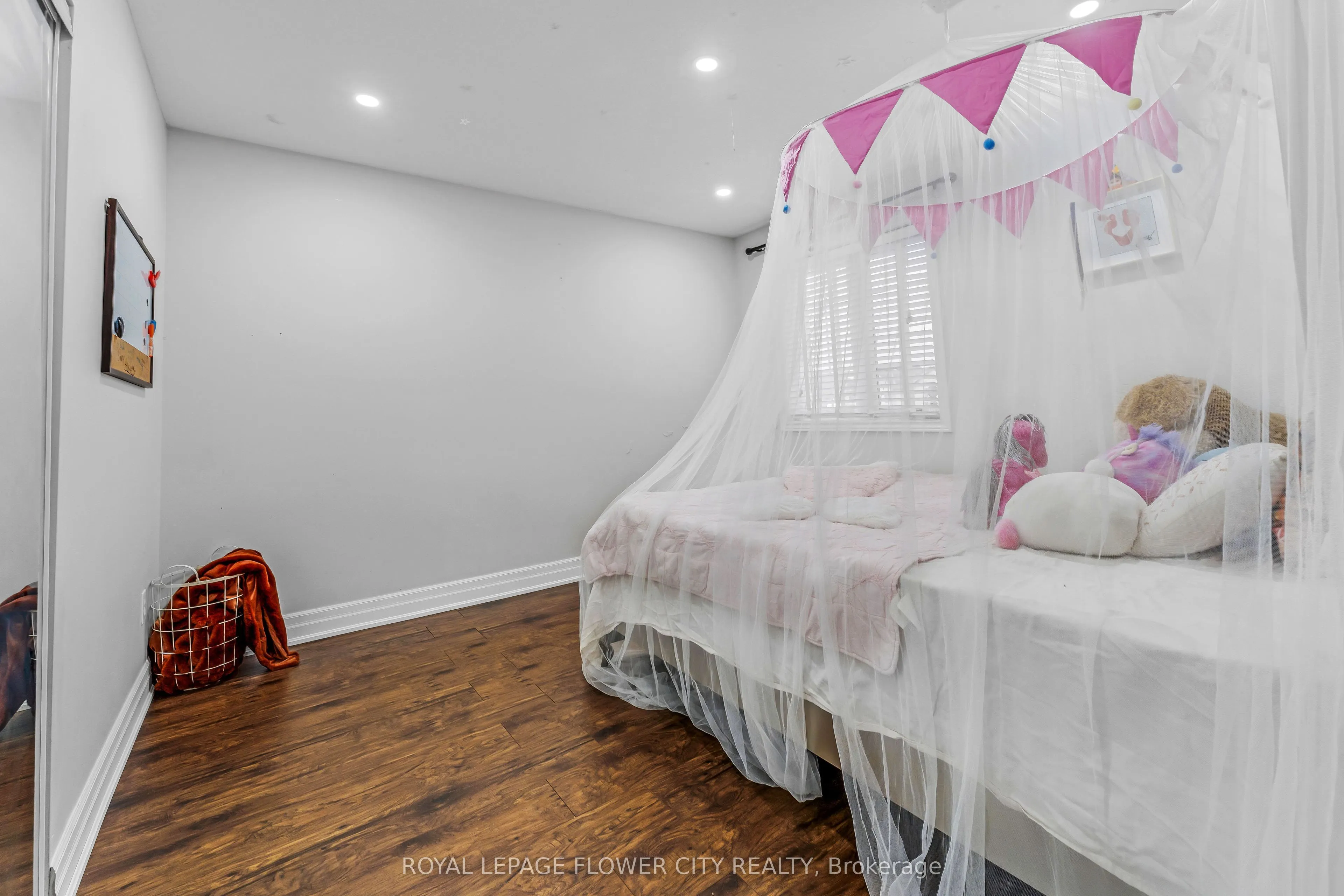 369 Thomas Slee Drive