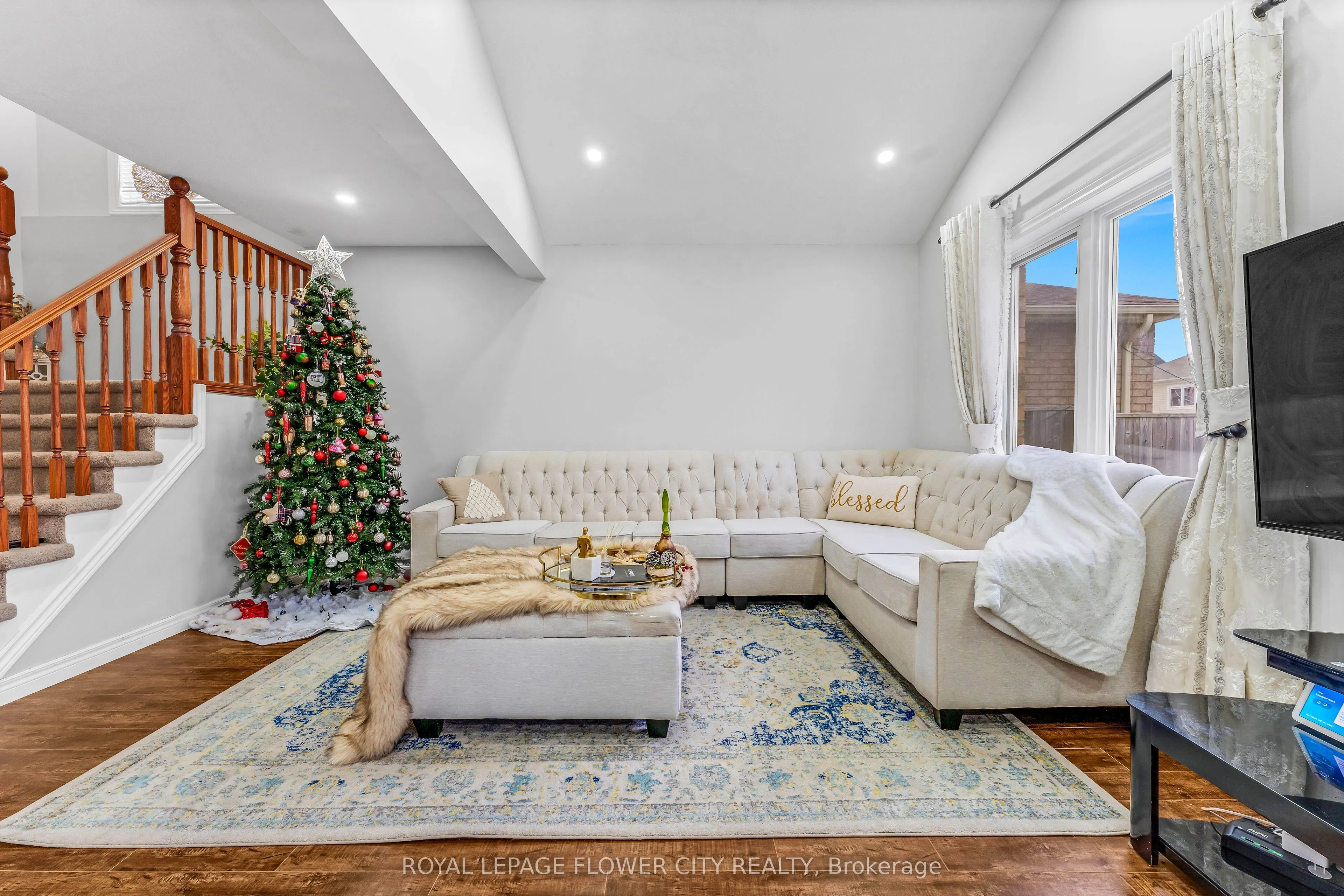 369 Thomas Slee Drive
