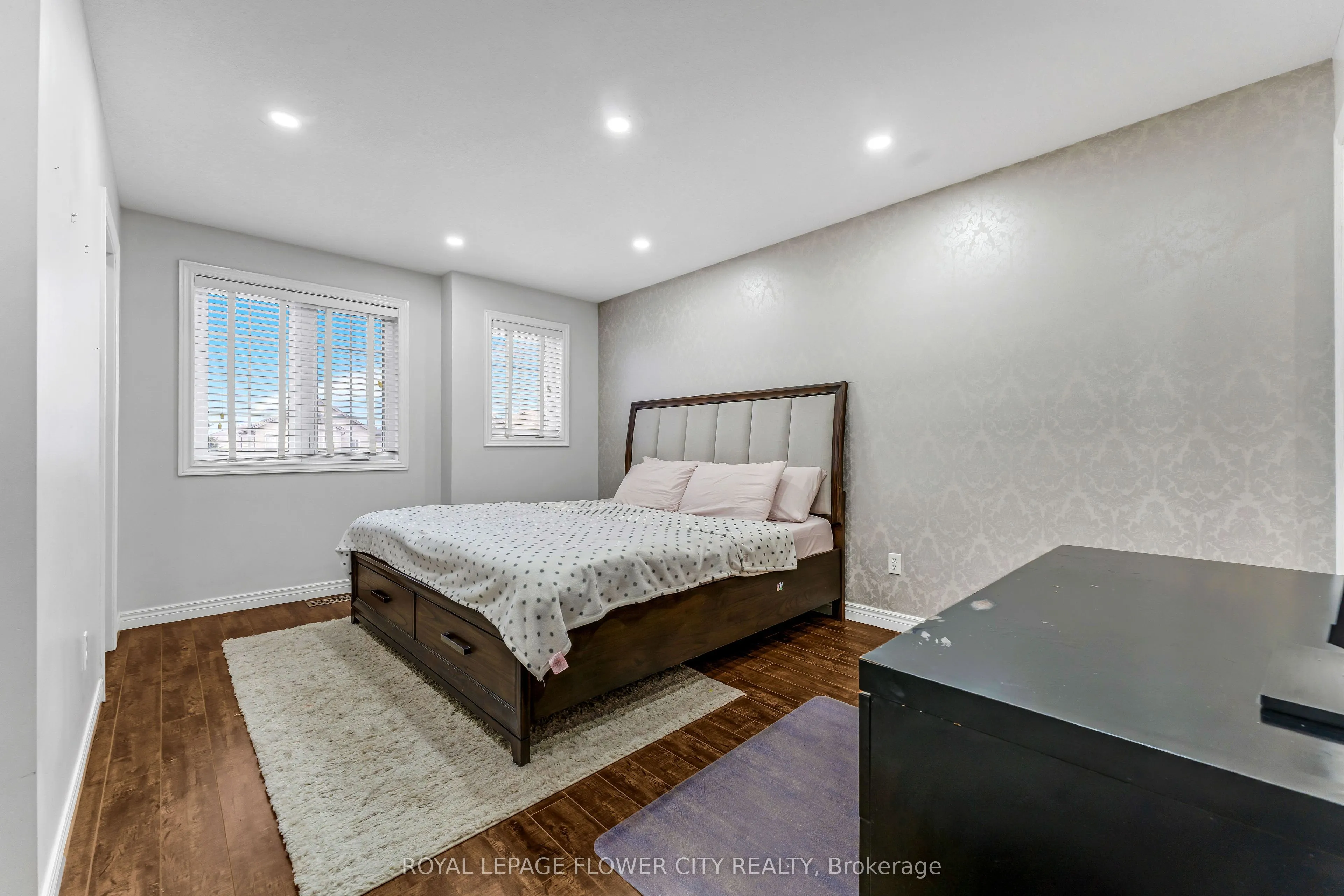 369 Thomas Slee Drive