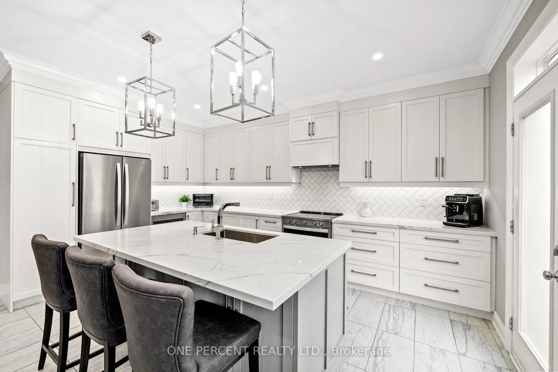 107 Avanti Crescent