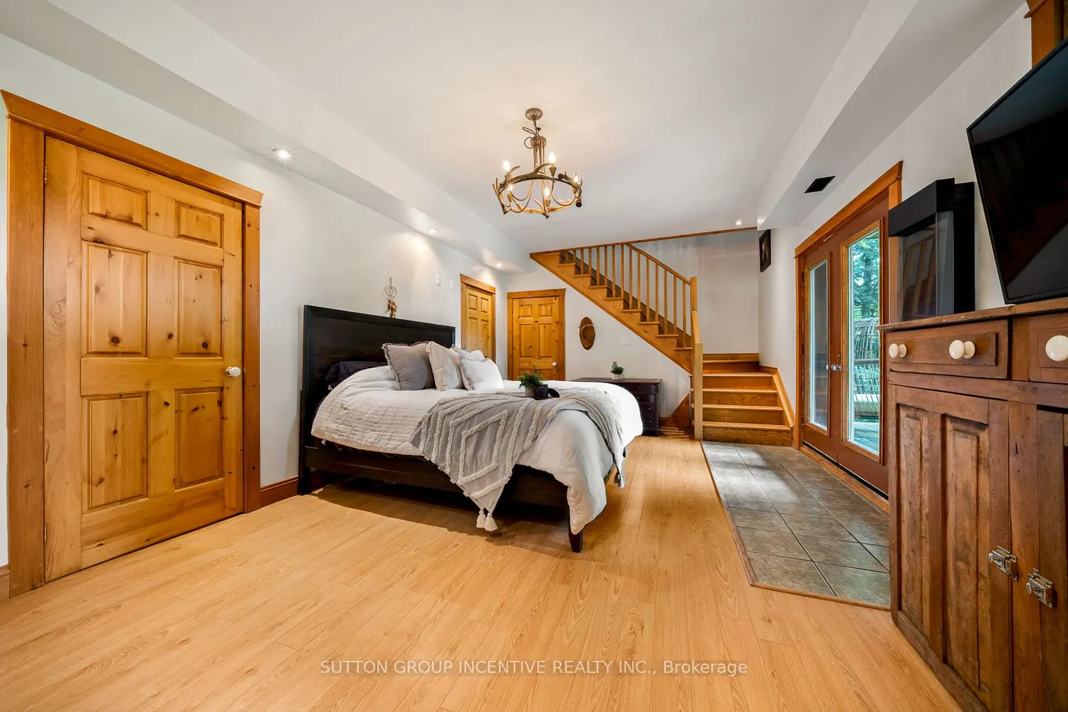 806 CLEARWATER LAKE Road