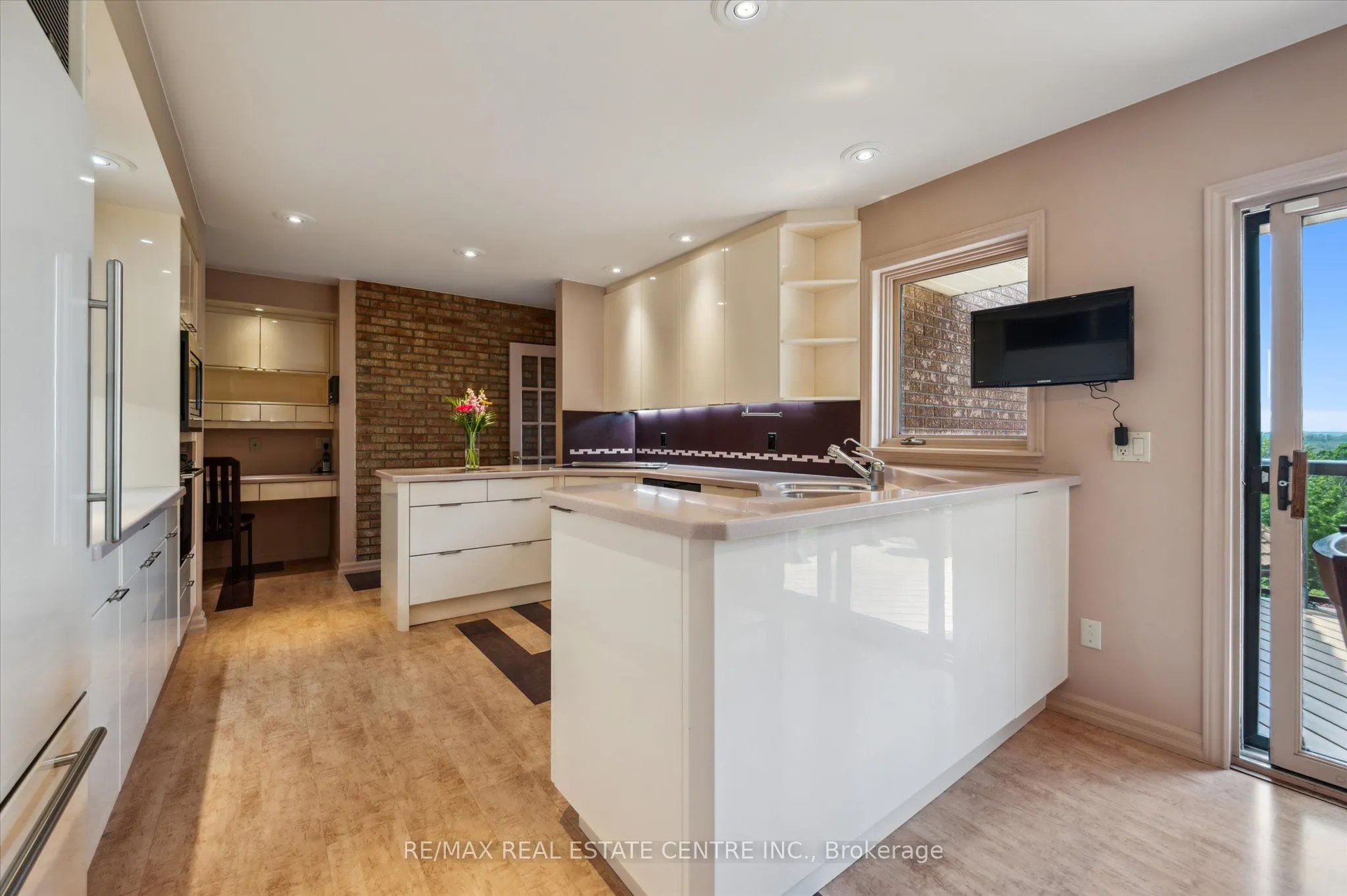 211 Edgehill Drive