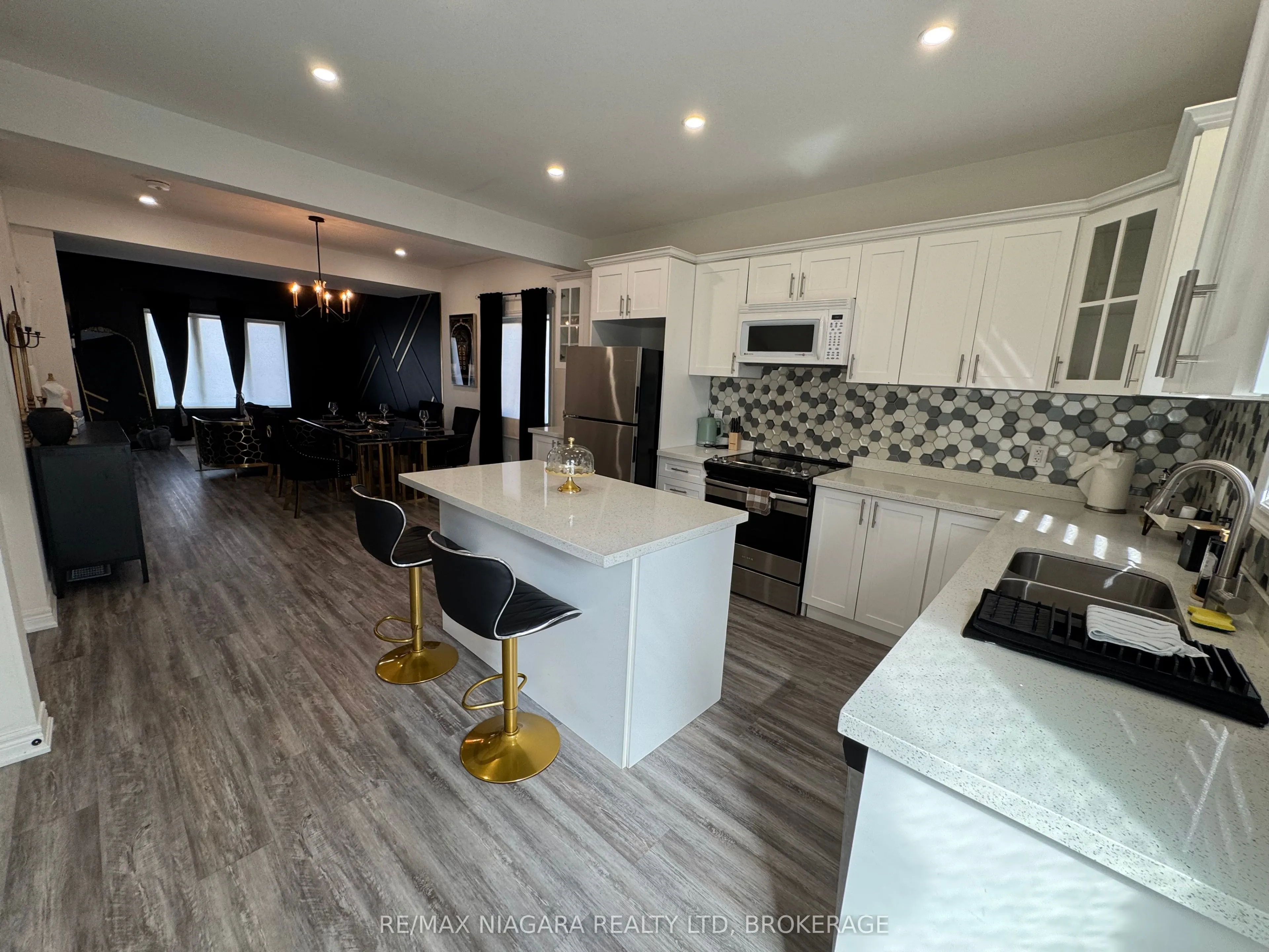 8196 MCLEOD Road, #2 UPPER