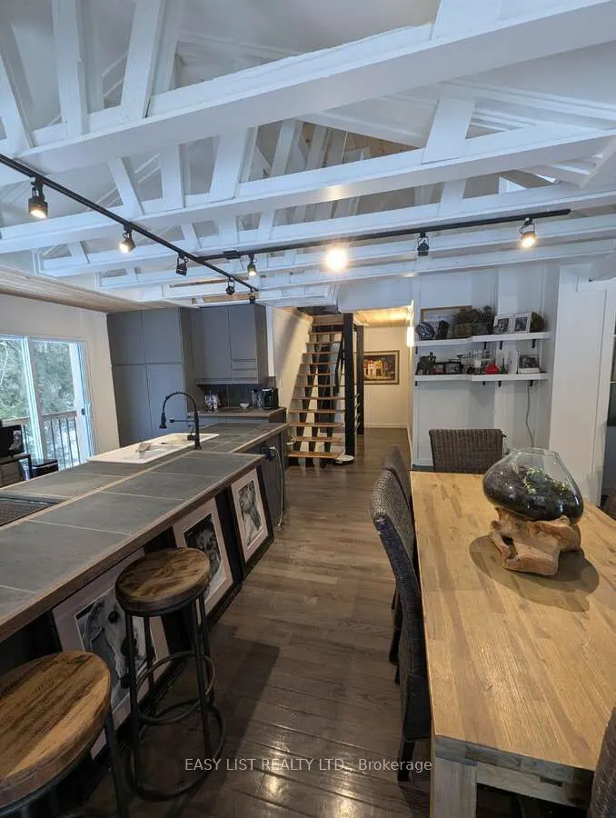 22 Camp Road