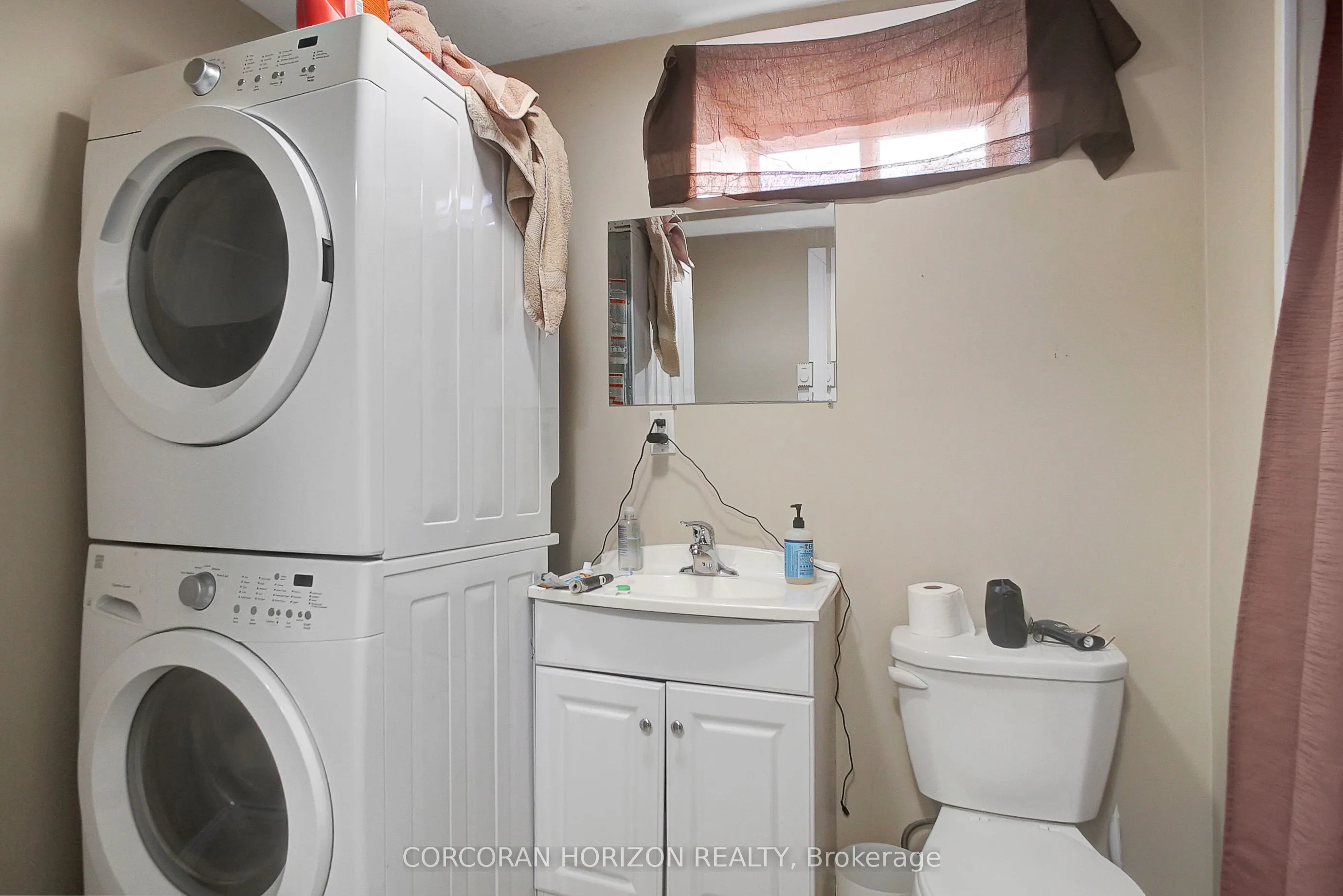 17 Shaw Avenue W